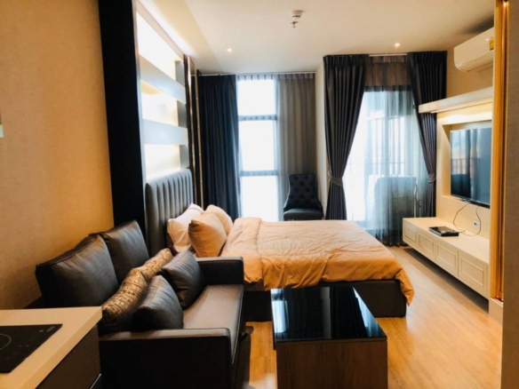 Studio condo for rent at Rhythm Ekkamai, Ekkamai