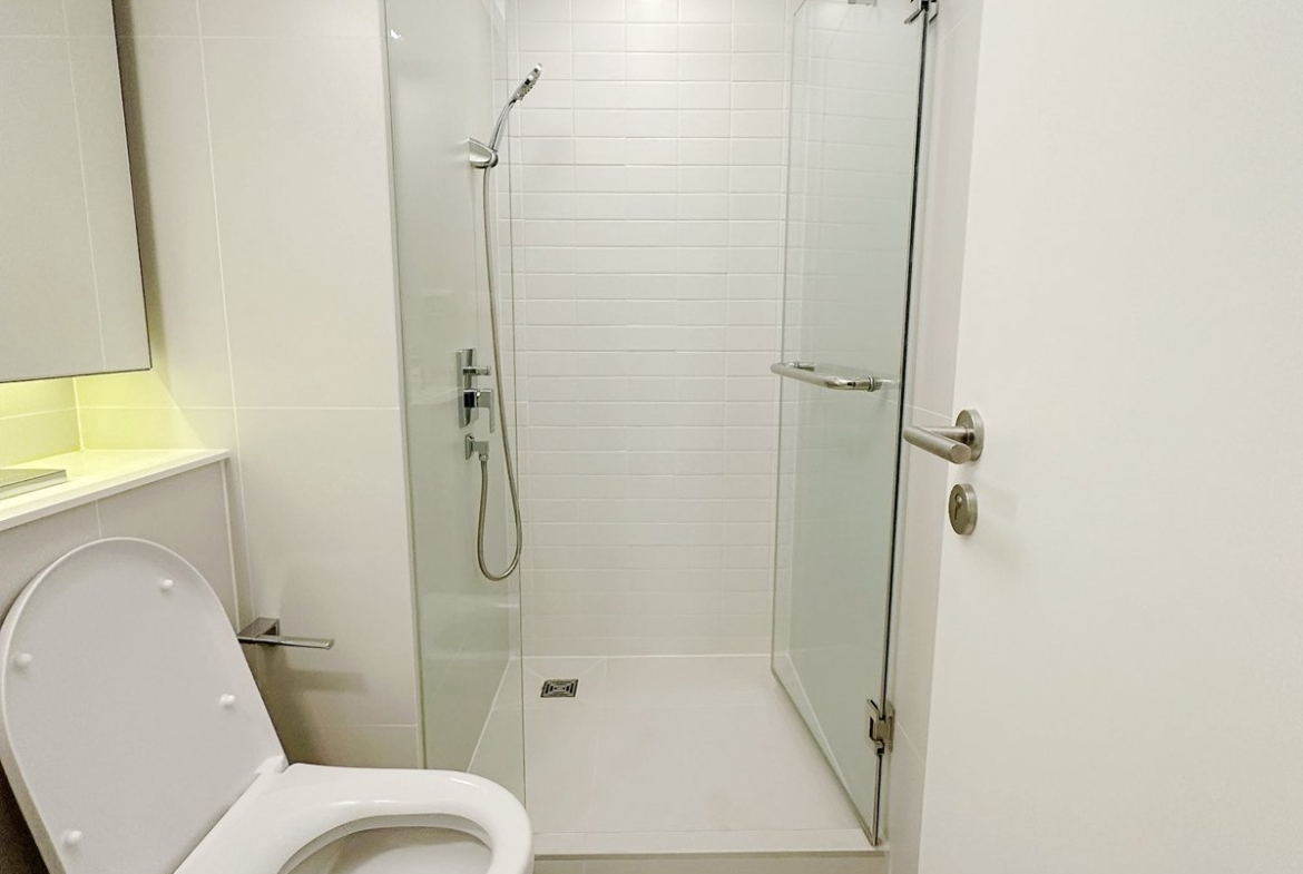 Bathroom — Duplex 1-bedroom condo at Siamese Sukhumvit 48, On Nut, Bangkok
