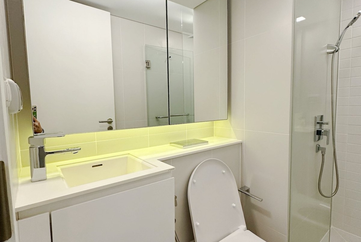 Bathroom — Duplex 1-bedroom condo at Siamese Sukhumvit 48, On Nut, Bangkok