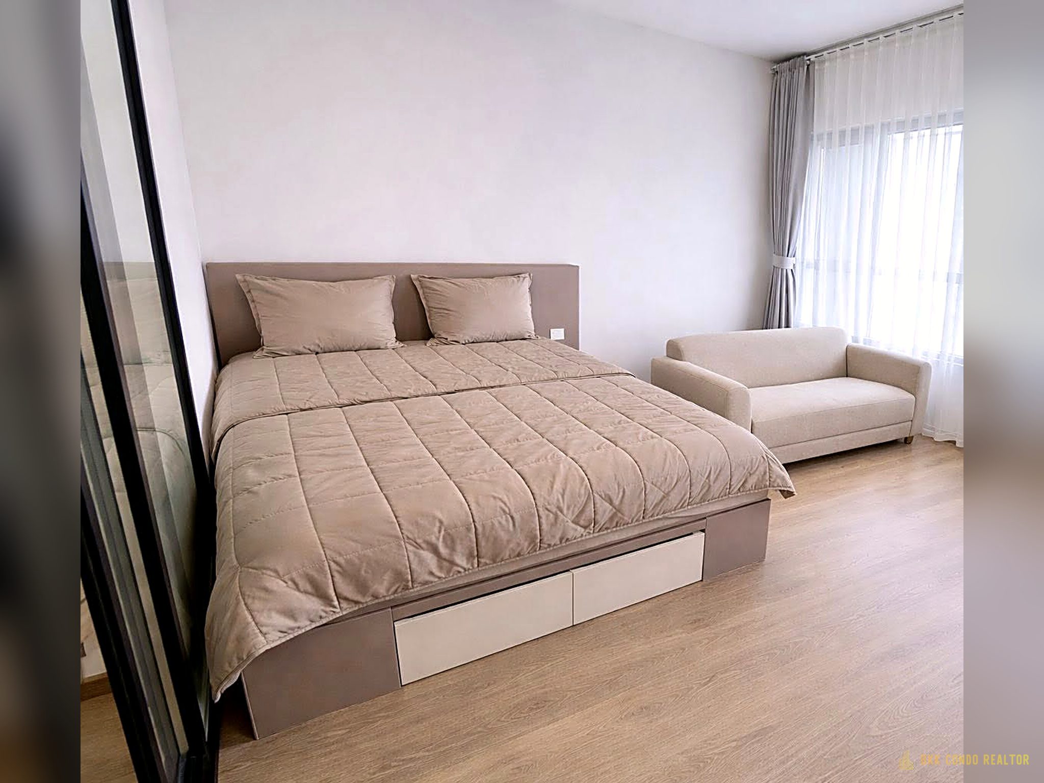 01-bedroom-31 Studio Condo for Rent at Life Rama4 – Asoke (26 sqm) — MRT Queen Sirikit National Convention Centre