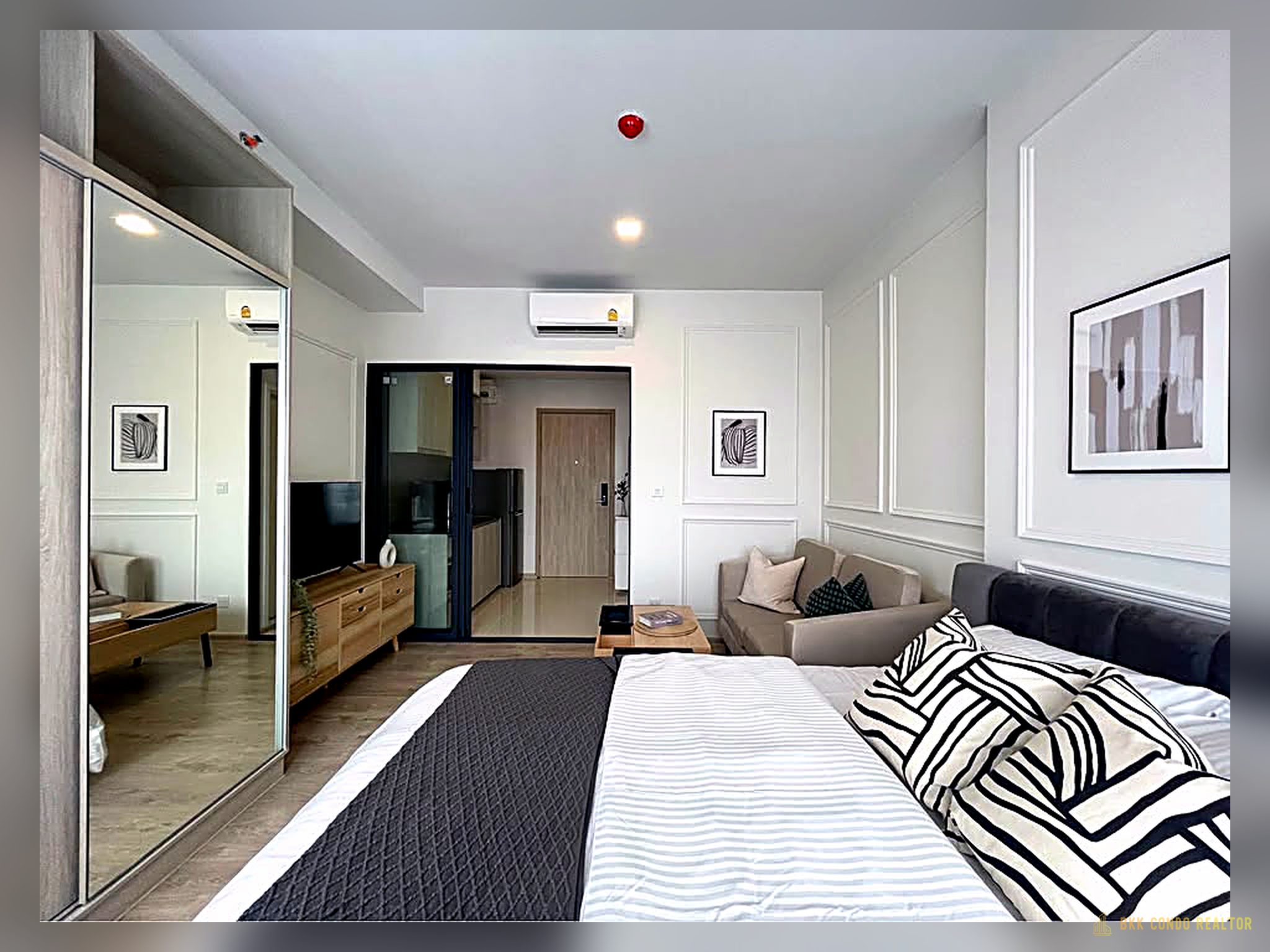 1-Bedroom Condo for Rent at The Tree Pattanakarn-Ekkamai (30 sqm) — Ramkhamhaeng Airport Link
