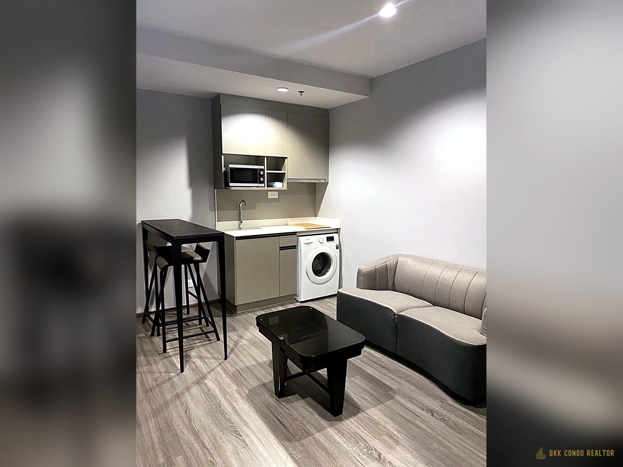 1-Bedroom Condo for Rent at Ideo Mobi Rangnam (35 sqm) — Victory Monument BTS
