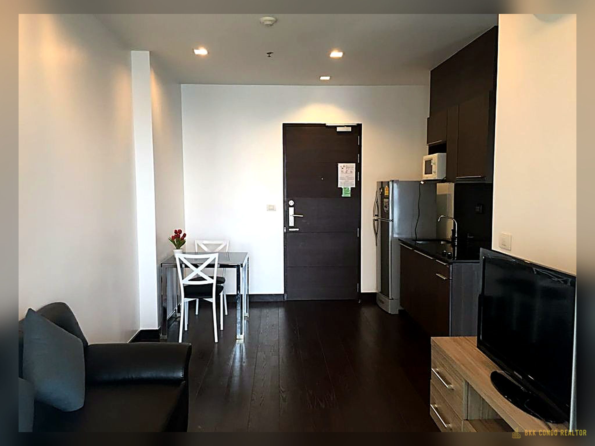 01-living_room-140 1-Bedroom Condo for Rent at IDEO Q Phayathai (50 sqm) — Phaya Thai BTS
