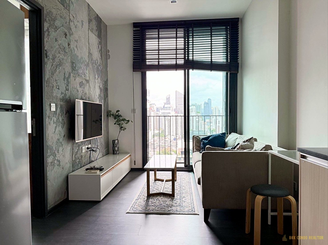 1-Bedroom Condo for Rent at Edge Sukhumvit 23 (32 sqm) — Asoke BTS/MRT