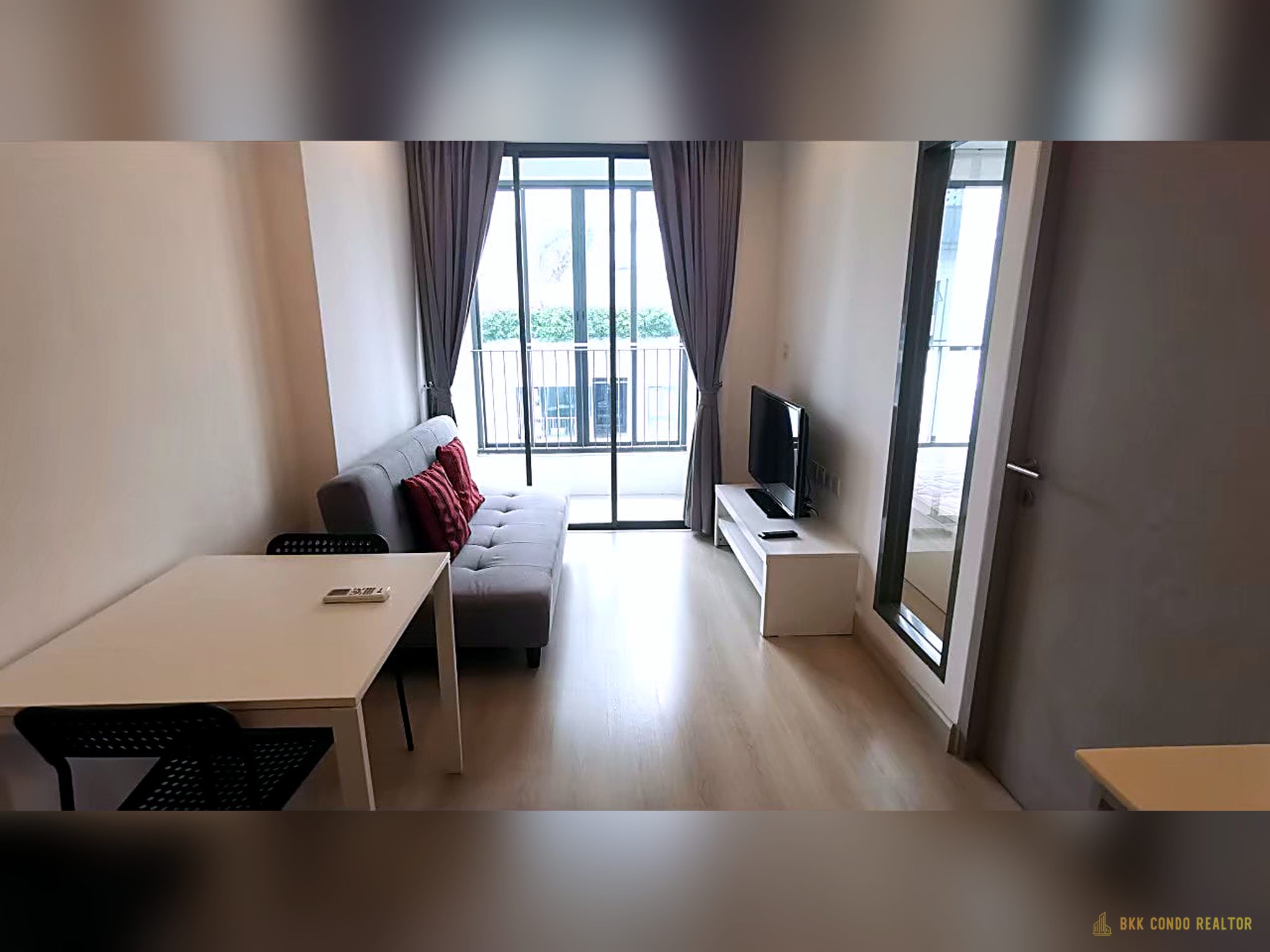 1-Bedroom Condo for Rent at IDEO Mobi Phayathai (31 sqm) — Phaya Thai BTS