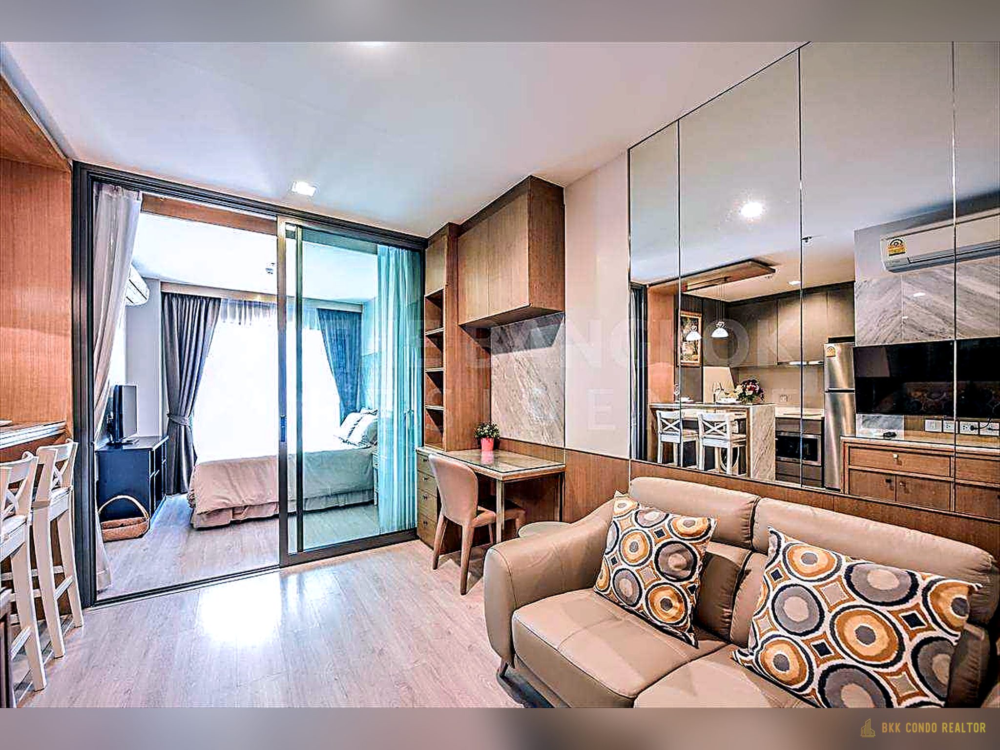 1-Bedroom Condo for Rent at Rhythm Rangnam (35 sqm) — Victory Monument BTS