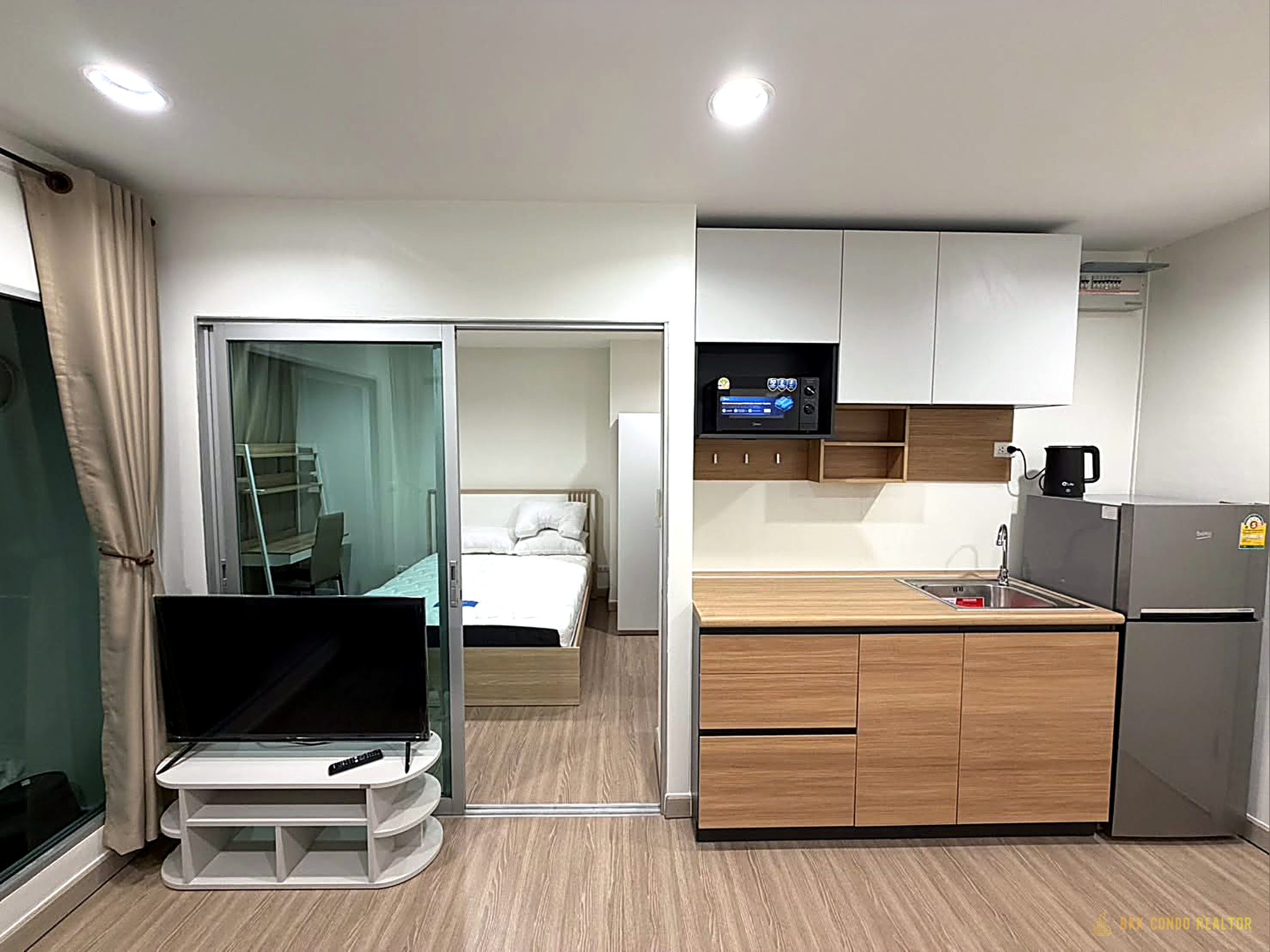 Studio Condo for Rent at Aspire Rama 4 (28.5 sqm) — Ekkamai BTS