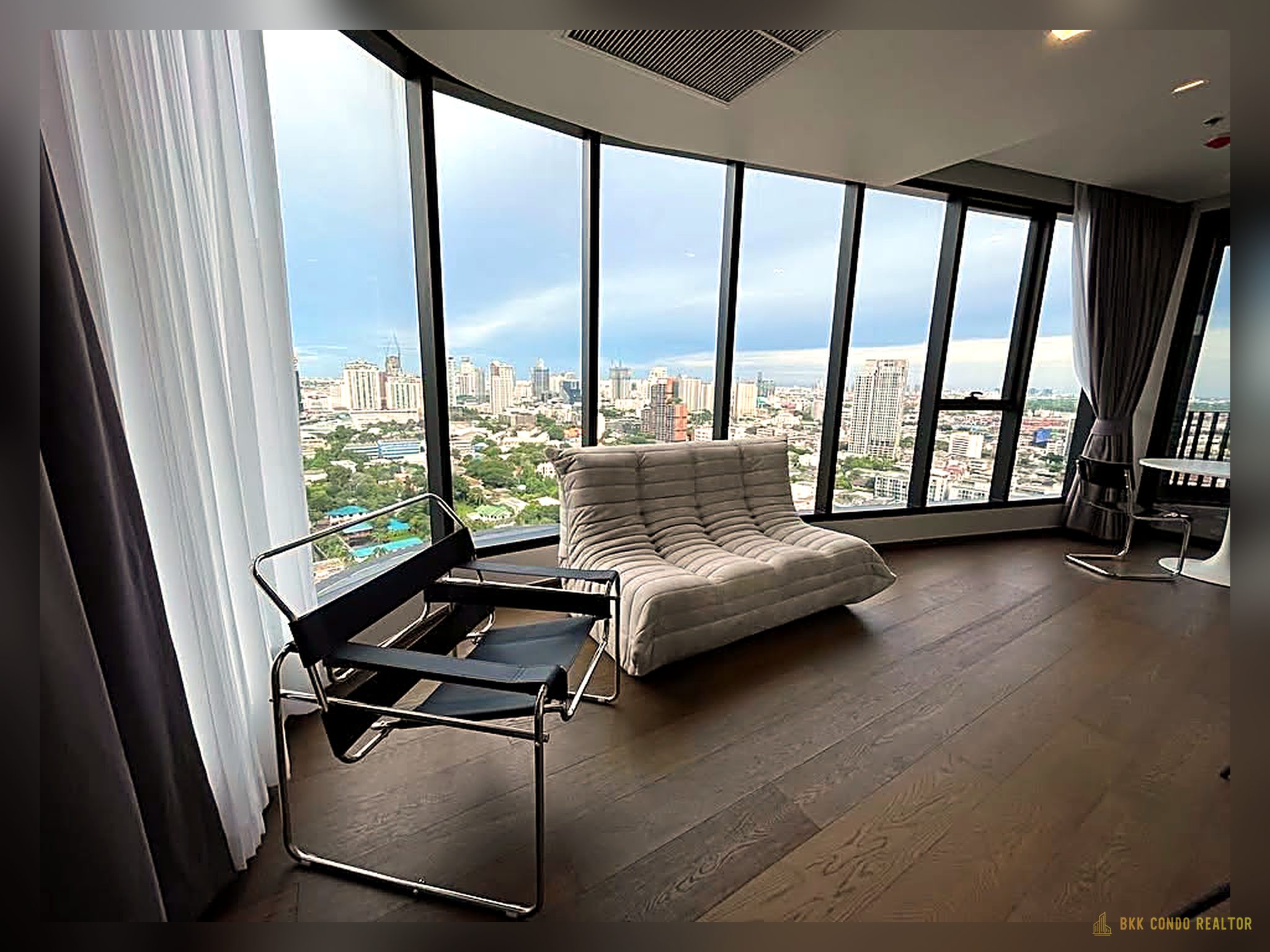 1-Bedroom Condo for Rent at IDEO Q Sukhumvit 36 (50 sqm) — Thonglor BTS
