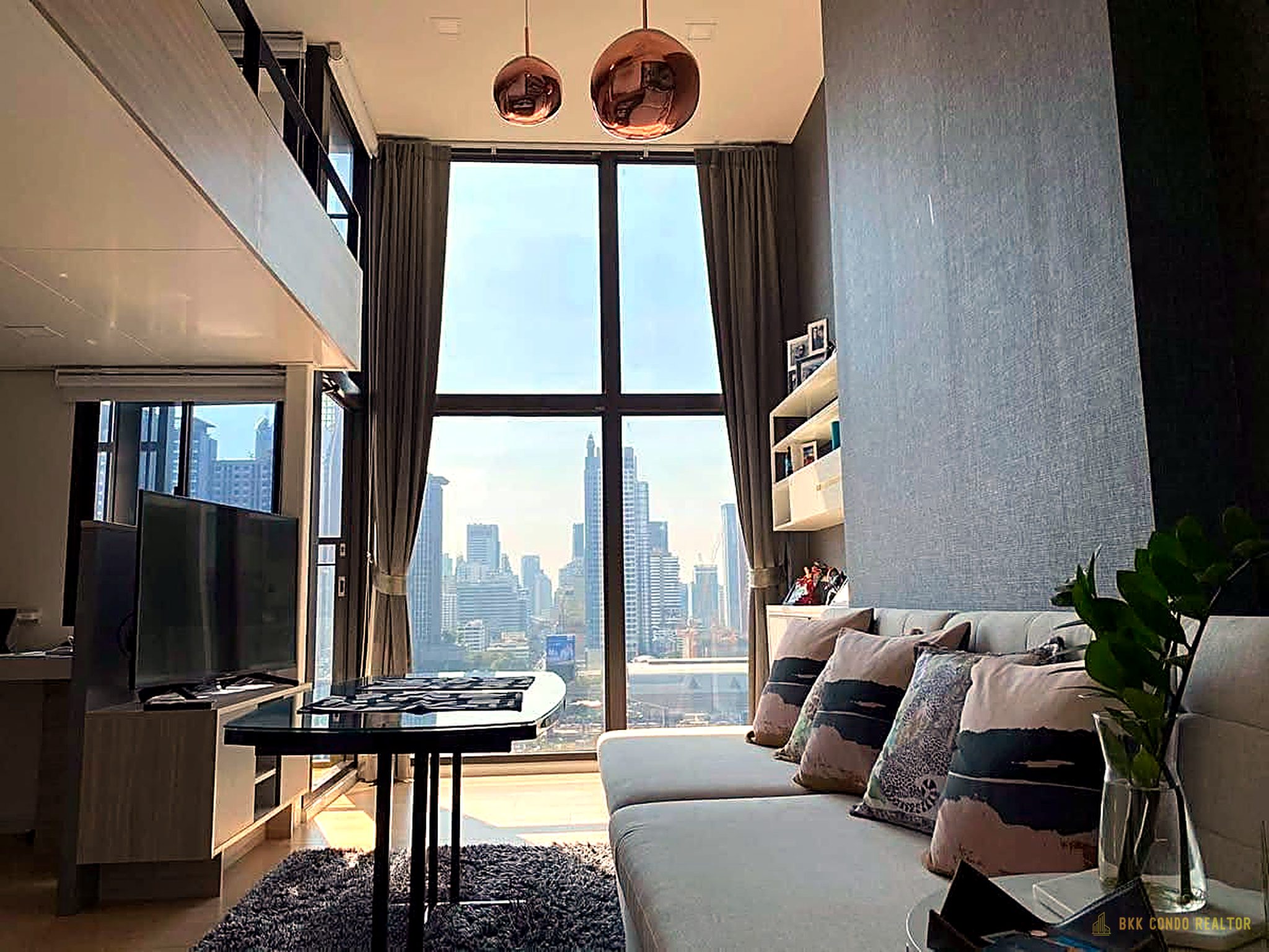 Duplex 1-Bedroom Condo for Rent at Chewathai Residence Asoke (39 sqm) — Rama 9 MRT