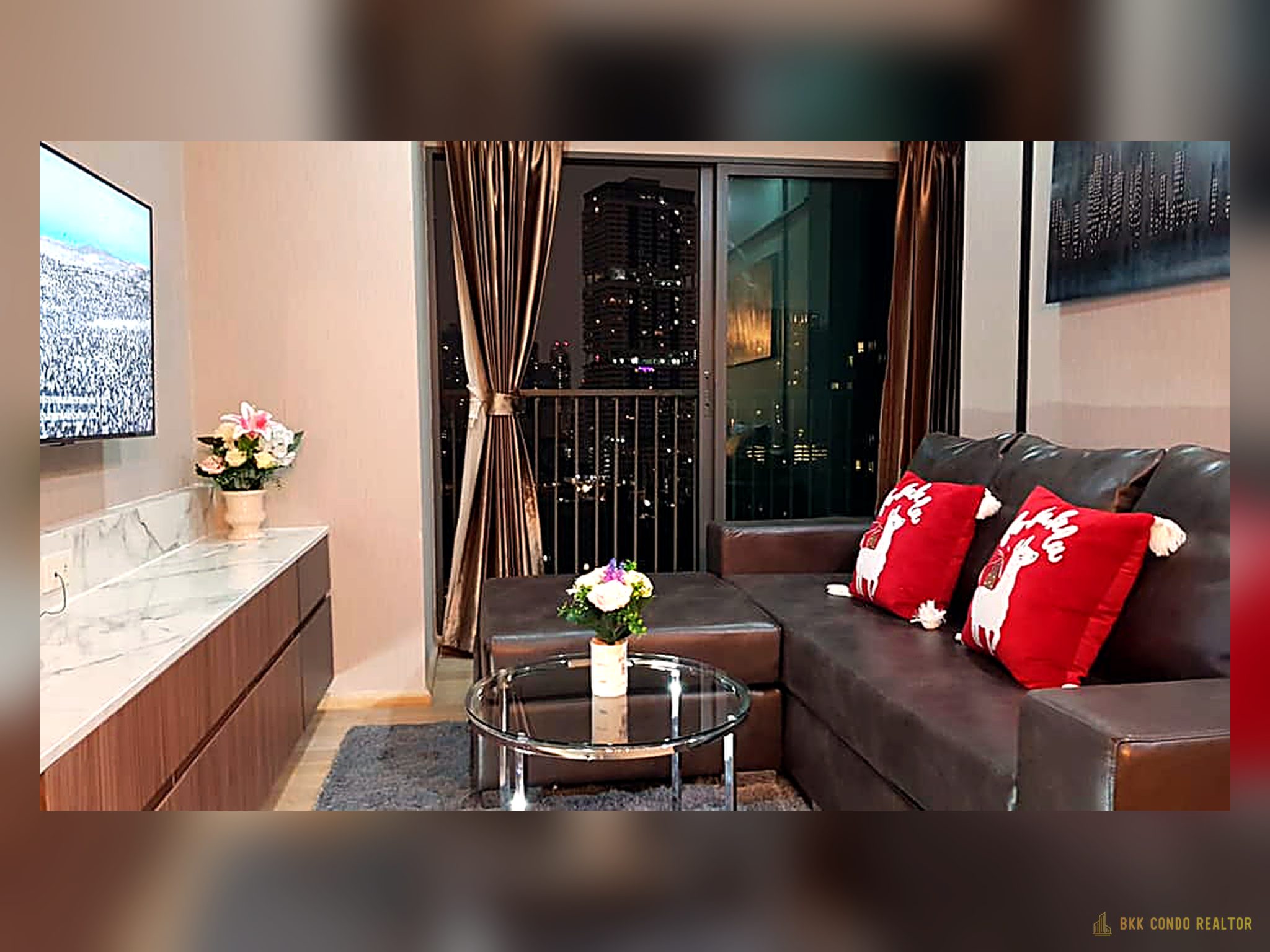 01-living_room-204 1-Bedroom Condo for Rent at Noble Remix Thonglor (43 sqm) — Thonglor BTS