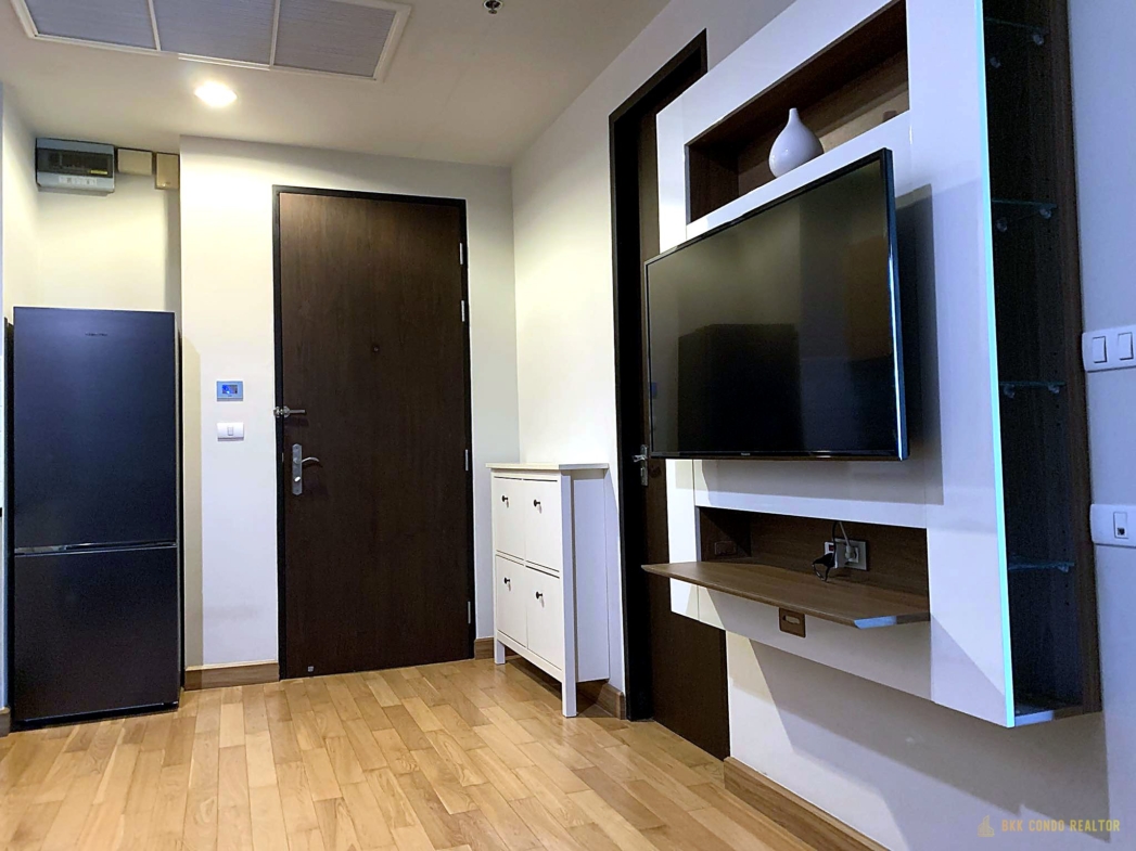 Studio Condo for Rent at The Address Chidlom (40 sqm) — Chidlom BTS