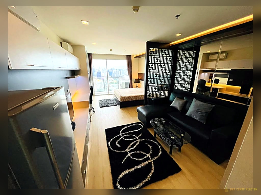 Studio Condo for Rent at Sky Walk Residence (40 sqm) — Phra Khanong BTS