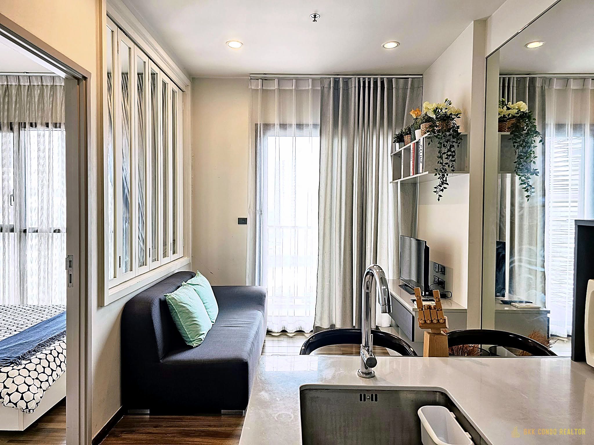 1-Bedroom Condo for Rent at Wyne Sukhumvit (31 sqm) — Phra Khanong BTS