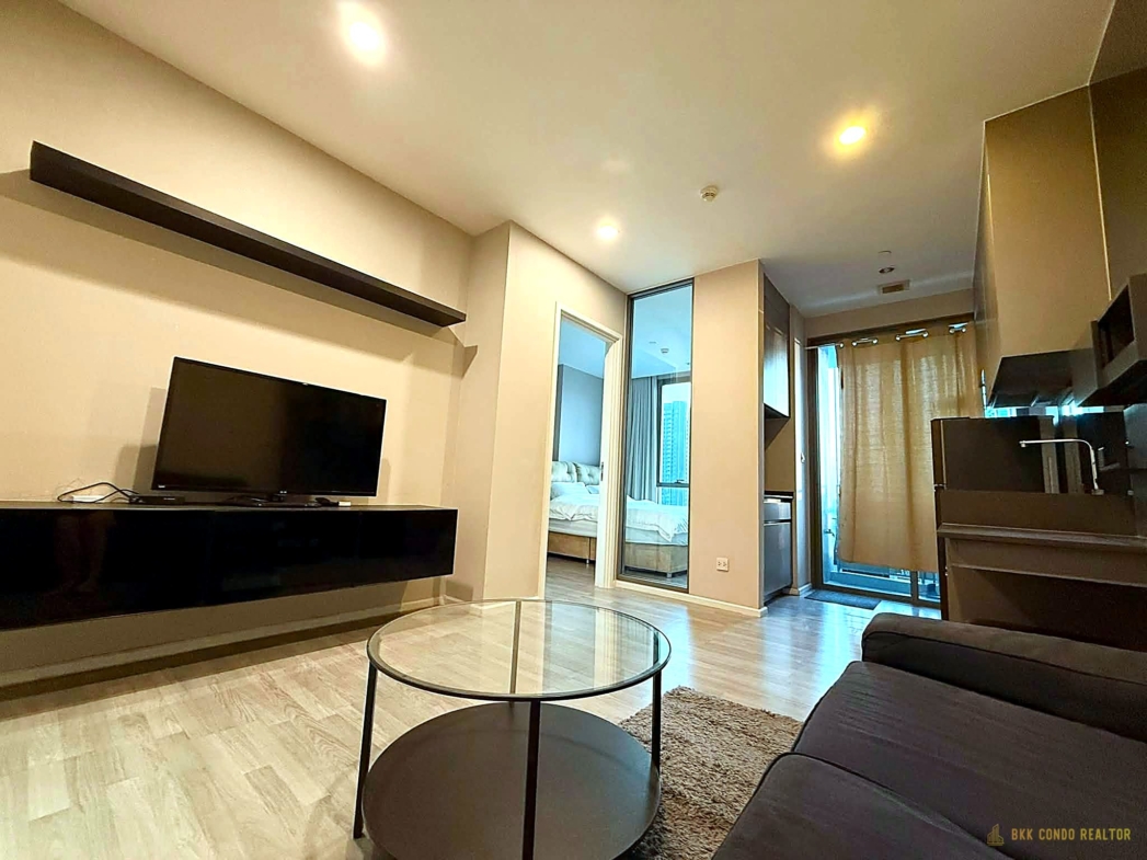 1-Bedroom Condo for Rent at The Room Sukhumvit 69 (37.5 sqm) — Phra Khanong BTS