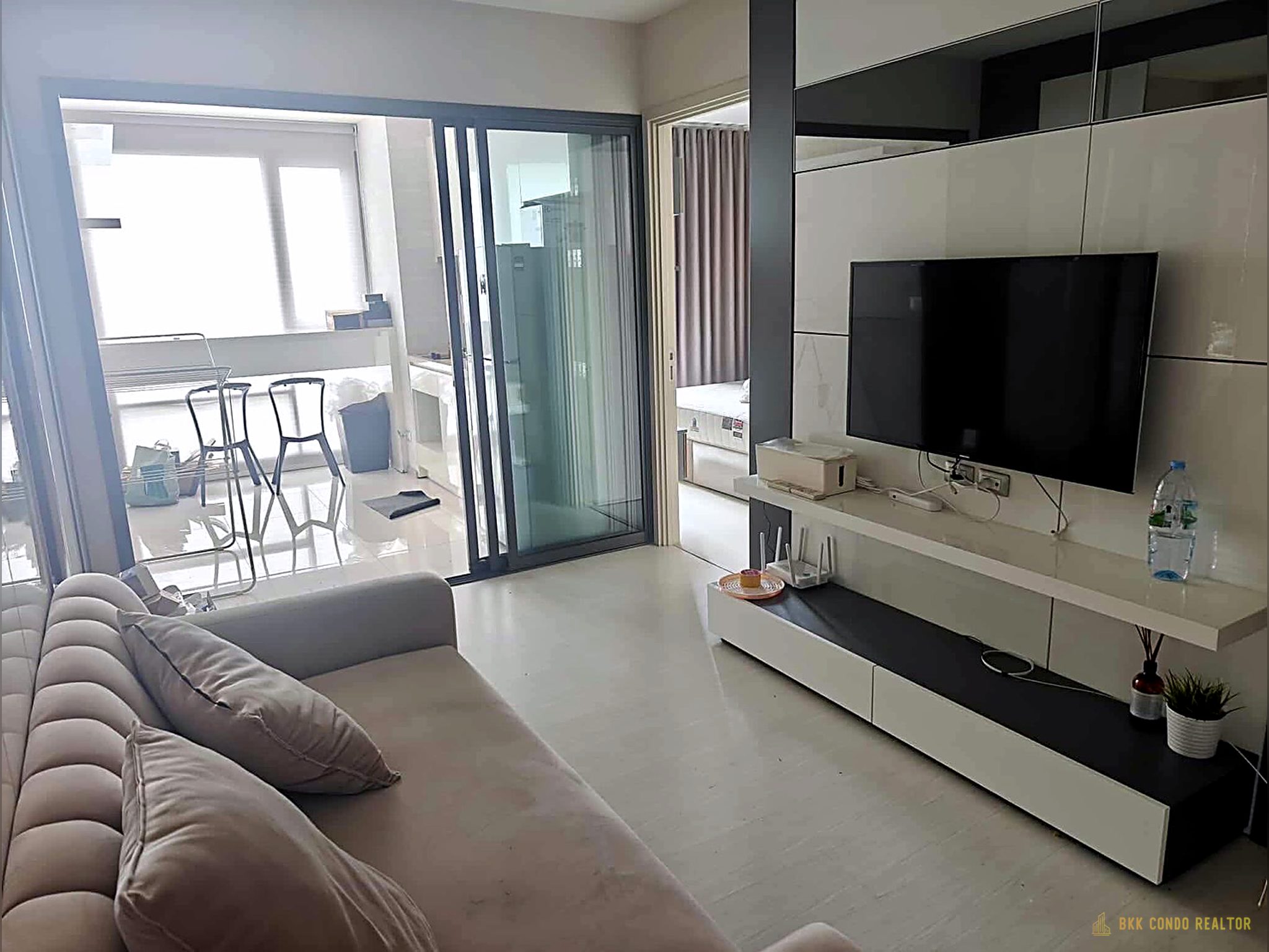 1-Bedroom Condo for Rent at Rhythm Sukhumvit 42 (45 sqm) — Ekkamai BTS