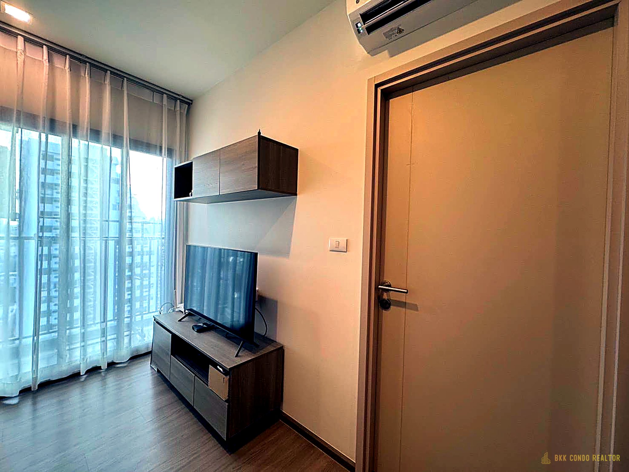 1-Bedroom Condo for Rent at The Base Phetchaburi-Thonglor (33 sqm) — MRT Phetchaburi