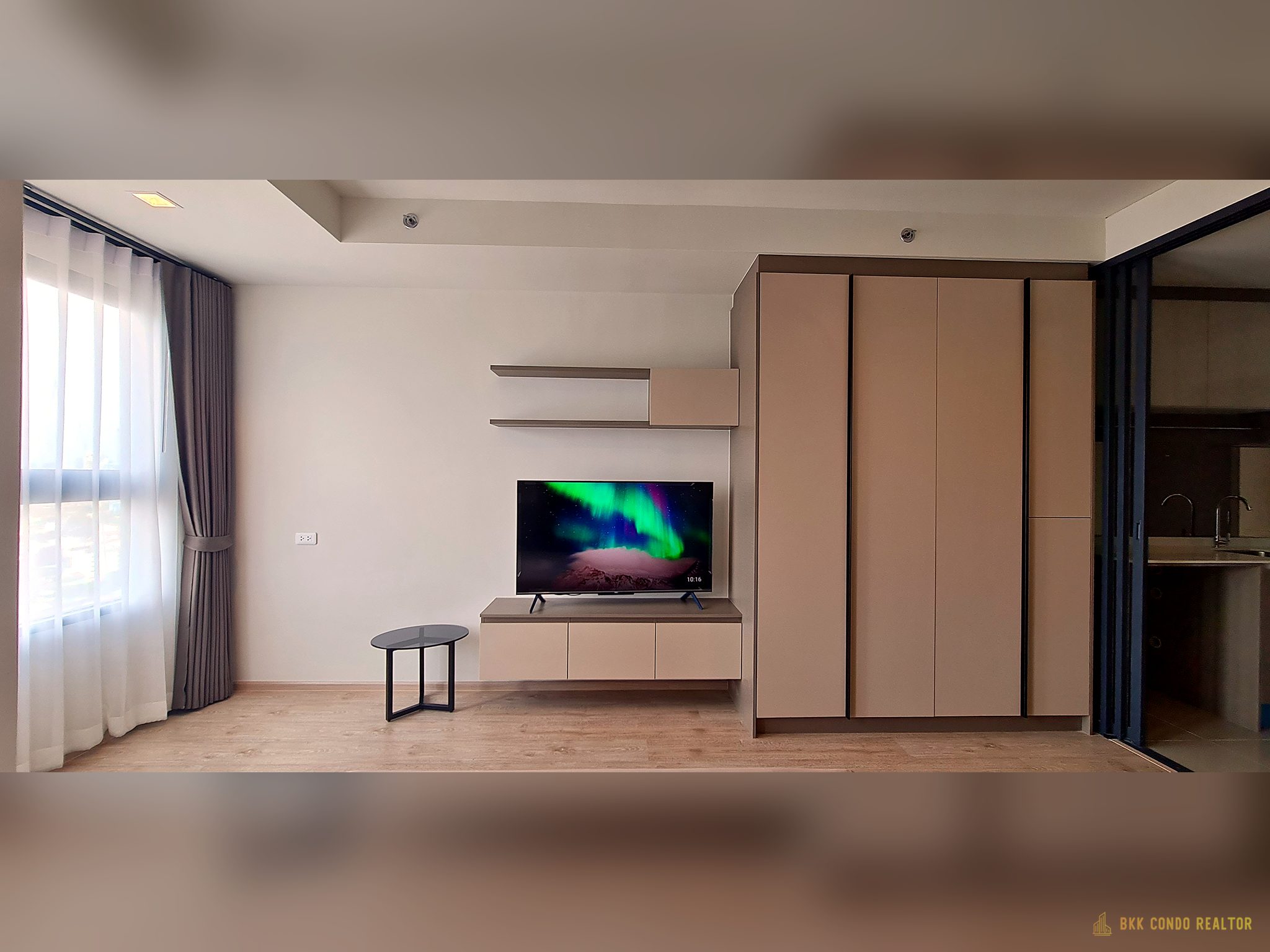 01-living_room-315 Studio Condo for Rent at Ideo Sathorn Wongwianyai (27 sqm) — Wongwian Yai BTS