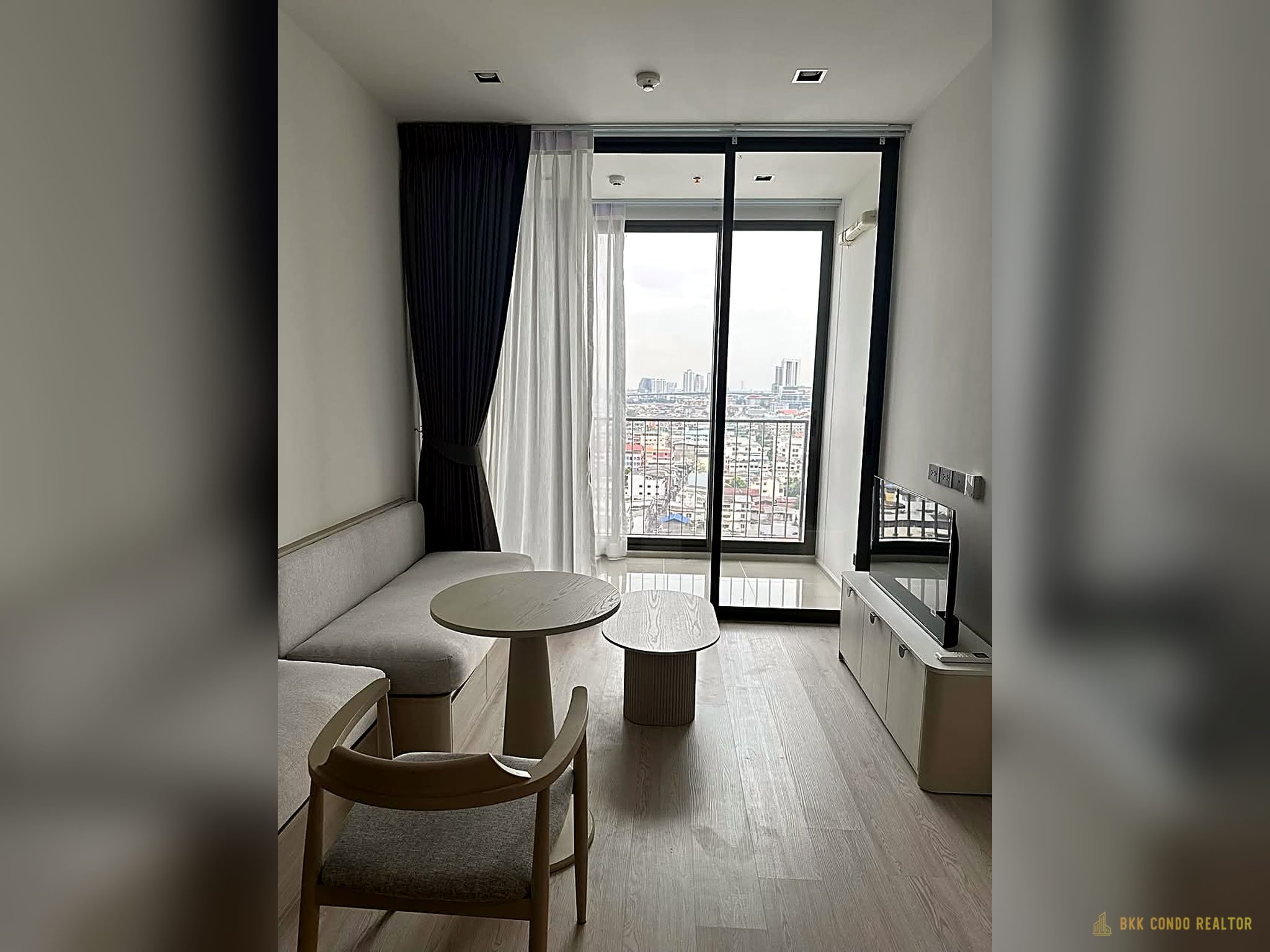 1-Bedroom Condo for Rent at Reference Sathorn – Wongwianyai (31 sqm) — Wongwianyai BTS