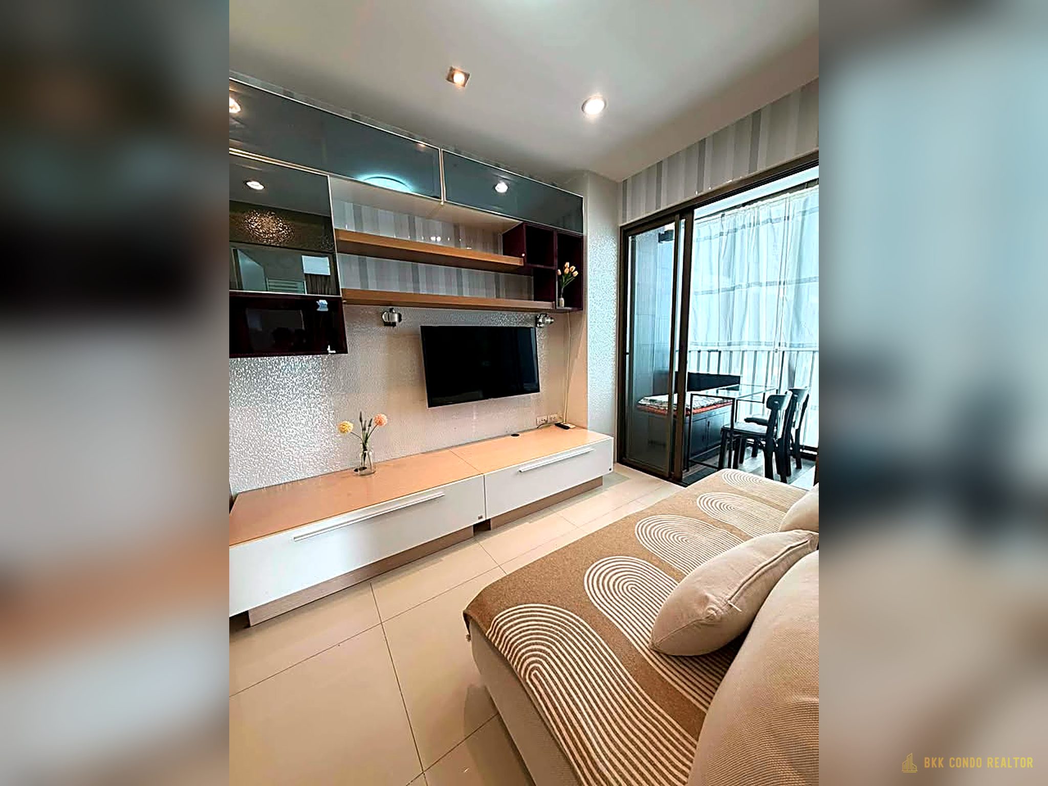01-living_room-56 1-Bedroom Condo for Rent at IDEO Mix Sukhumvit 103 (35 sqm) — Udom Suk BTS