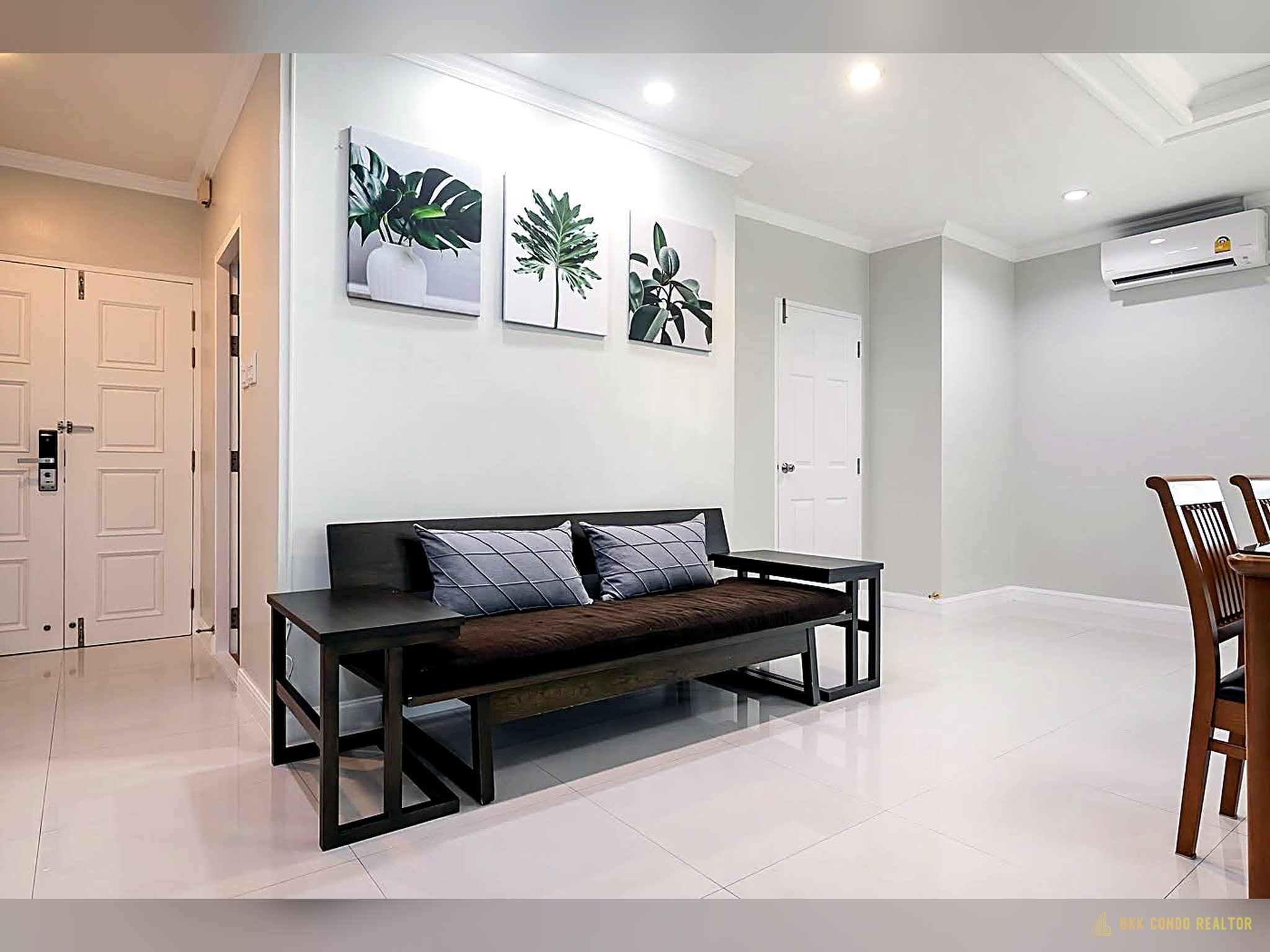 01-living_room-74 3-Bedroom Condo for Rent at Fiftyfif Tower (223 sqm) — Thonglor BTS