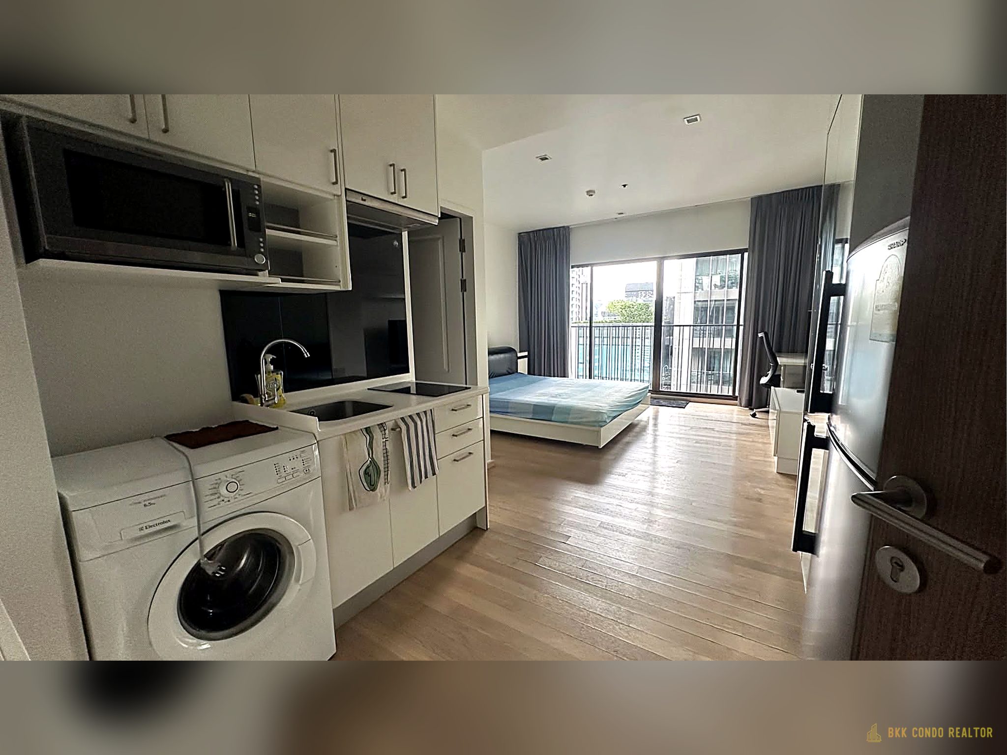 Studio Condo for Rent at Noble Refine Sukhumvit 26 (32 sqm) — Phrom Phong BTS