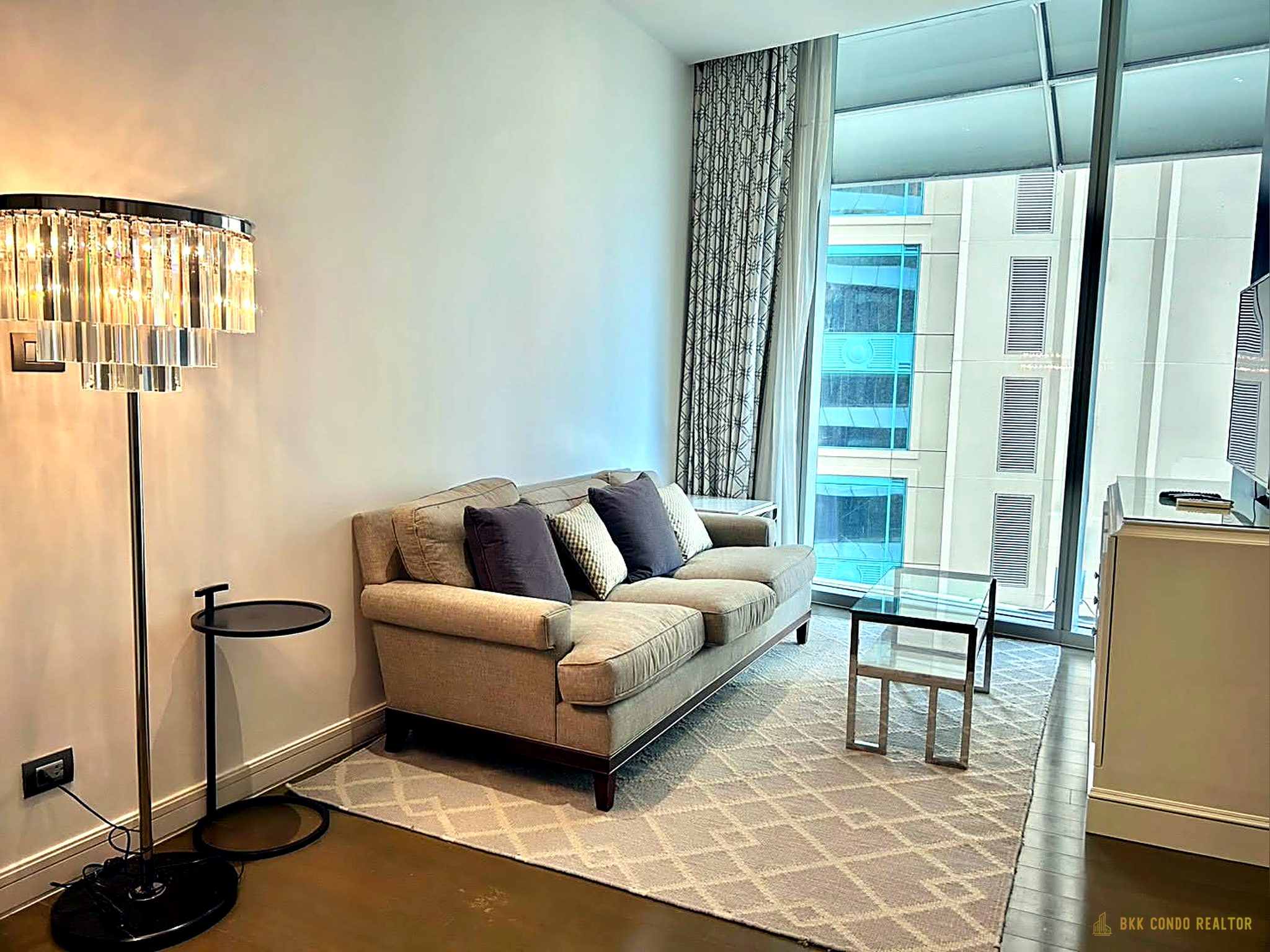 1-Bedroom Condo for Rent at Magnolias Ratchadamri Boulevard (59 sqm) — Chidlom BTS