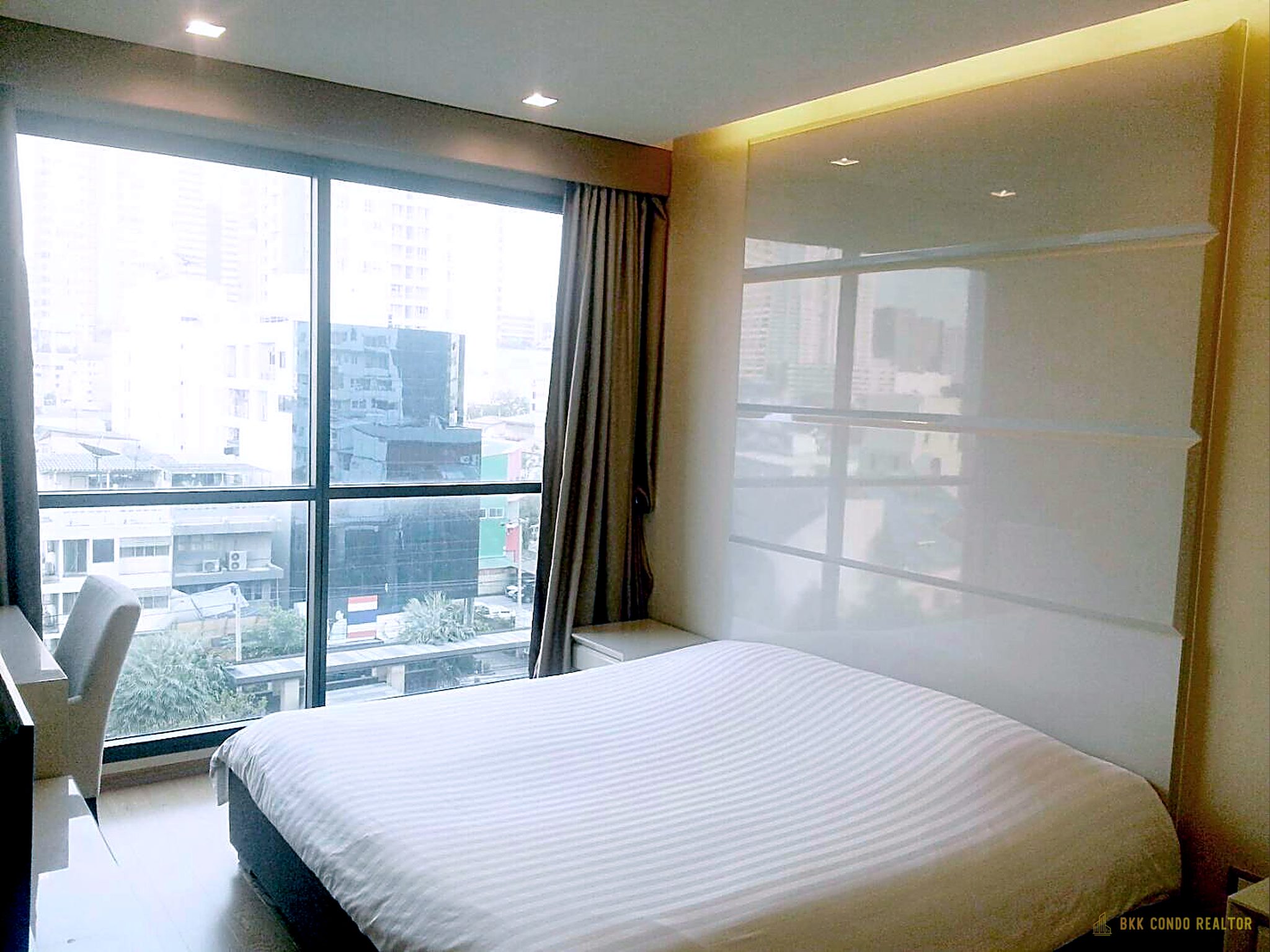 1-Bedroom Condo for Rent at The Address Asoke (45 sqm) — MRT Phetchaburi