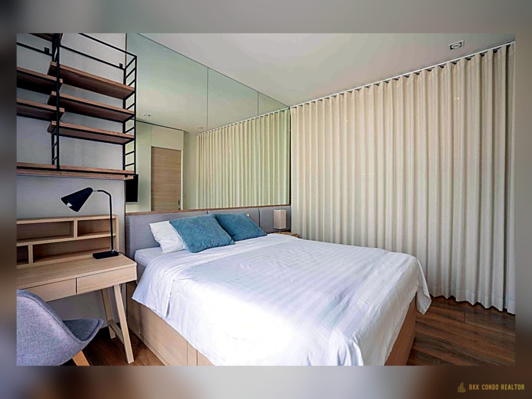 Studio Condo for Rent at Park Origin Phrompong (30 sqm) — Phrom Phong BTS