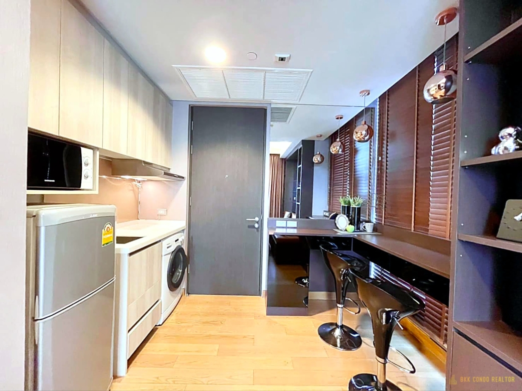 1-Bedroom Condo for Rent at Lumpini 24 (30 sqm) — Phrom Phong BTS