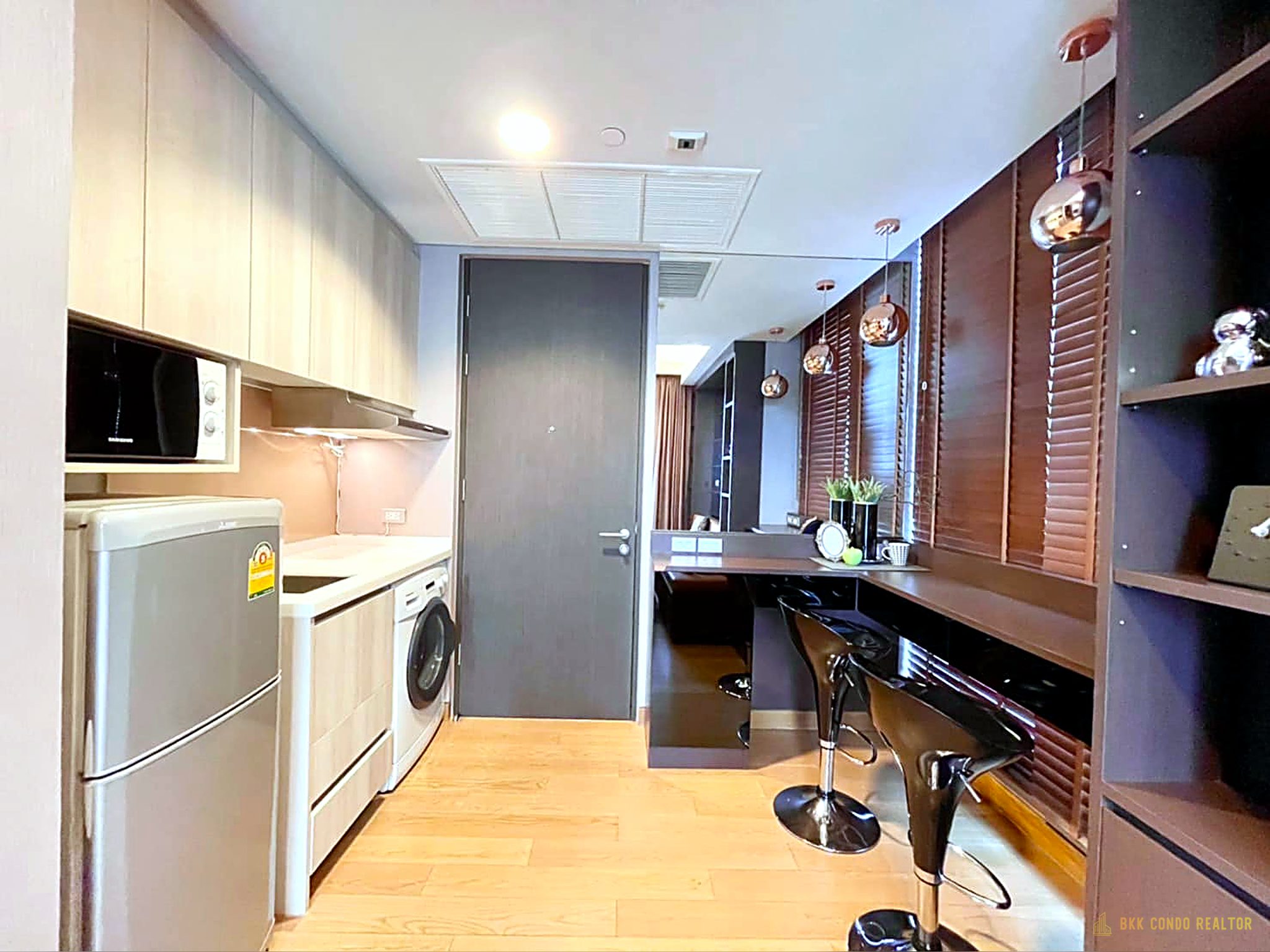 1-Bedroom Condo for Rent at Lumpini 24 (30 sqm) — Phrom Phong BTS