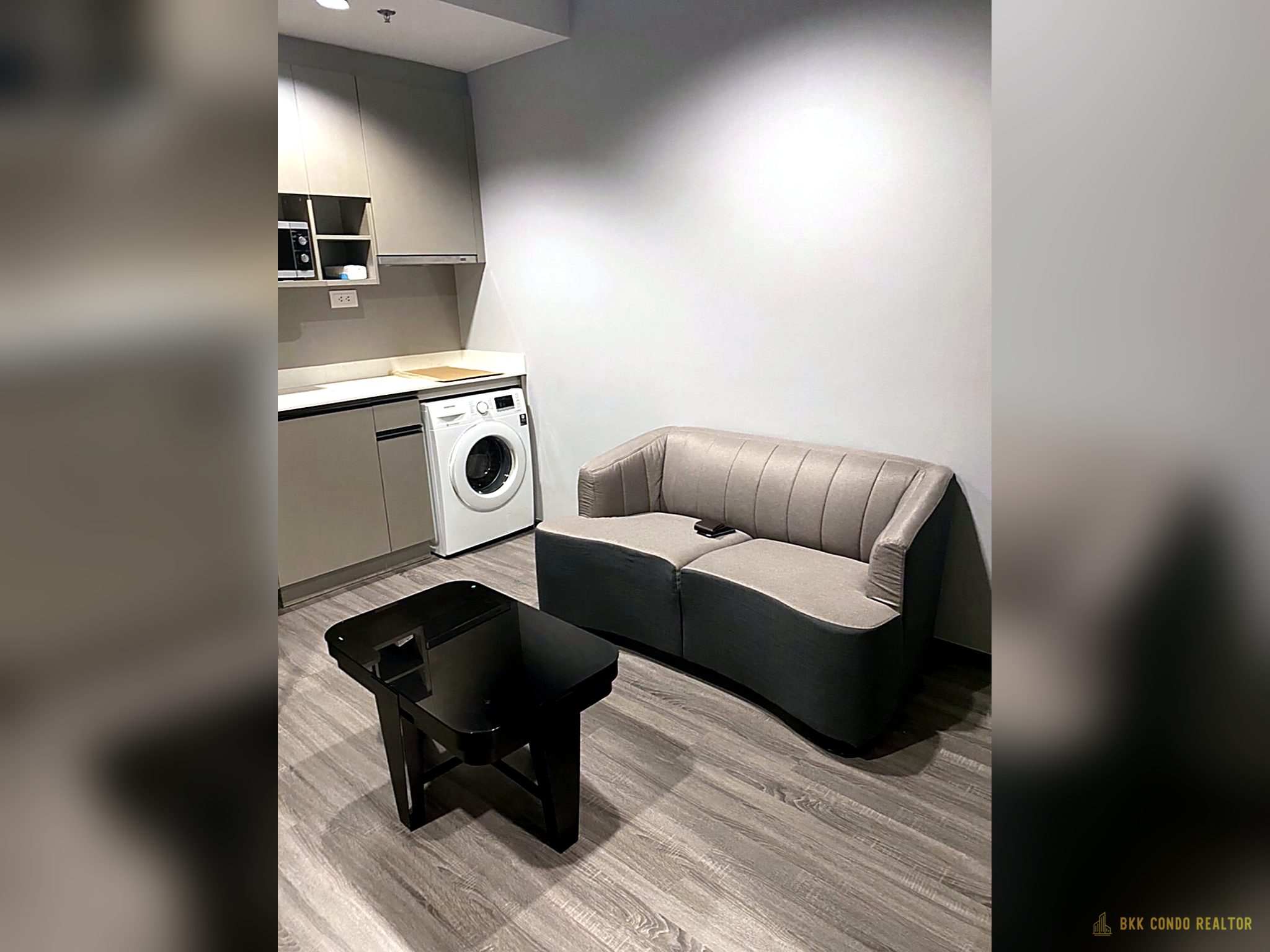 1-Bedroom Condo for Rent at Ideo Mobi Rangnam (35 sqm) — Victory Monument BTS
