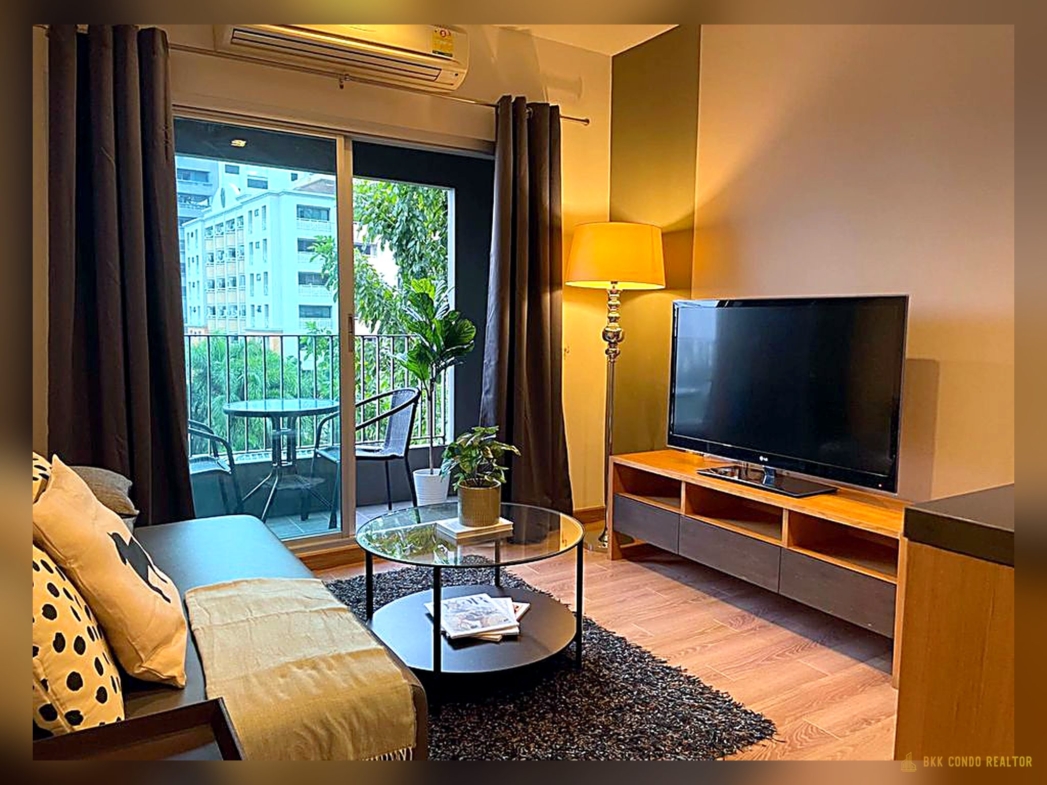 1-Bedroom Condo for Rent at The Seed Musee Sukhumvit 26 (44 sqm) — Phrom Phong BTS
