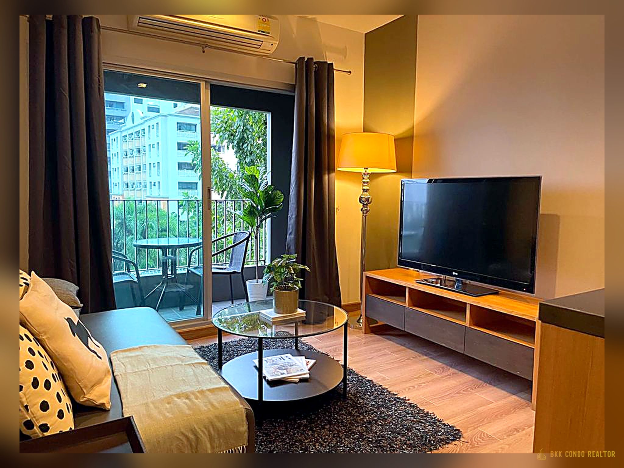 1-Bedroom Condo for Rent at The Seed Musee Sukhumvit 26 (44 sqm) — Phrom Phong BTS