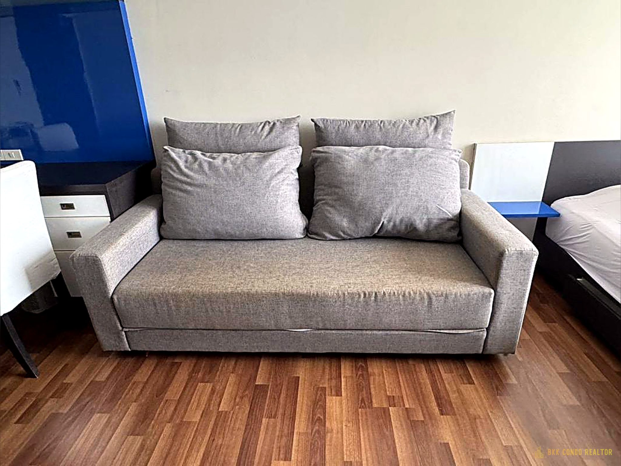 02-living_room-182 1-Bedroom Condo for Rent at Le Luk Condominium Sukhumvit 69 (33 sqm) — Phra Khanong BTS