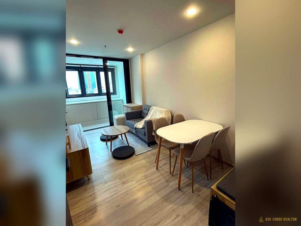 1-Bedroom Condo for Rent at XT Huaikhwang (35 sqm) — Huai Khwang MRT