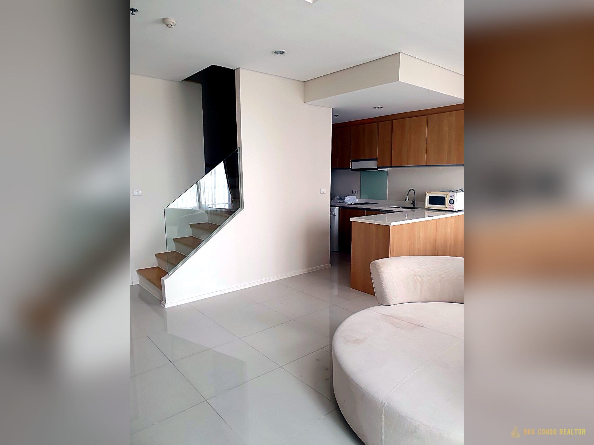 Duplex 1-Bedroom Condo for Rent at Villa Asoke — Phetchaburi MRT