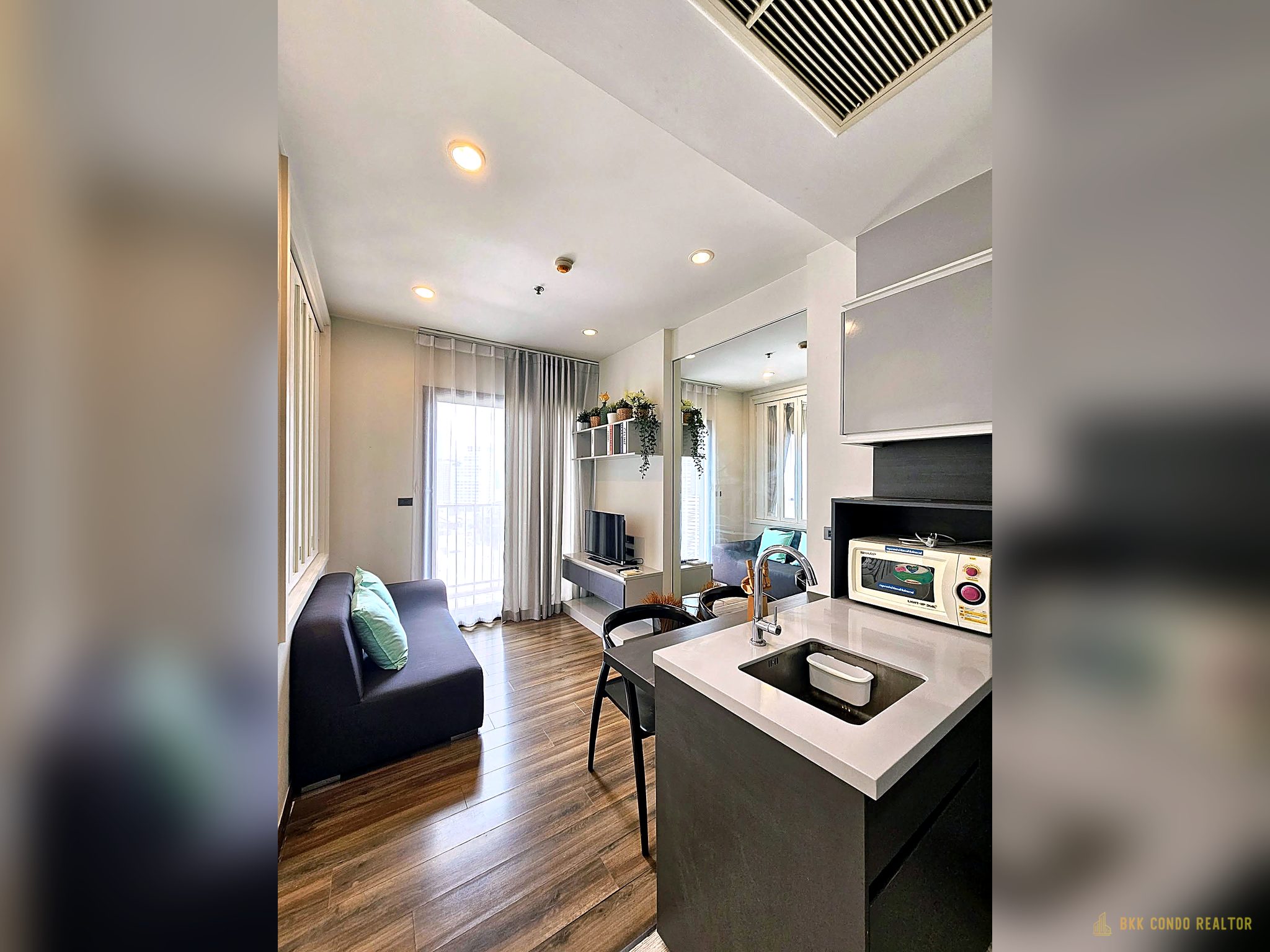 1-Bedroom Condo for Rent at Wyne Sukhumvit (31 sqm) — Phra Khanong BTS