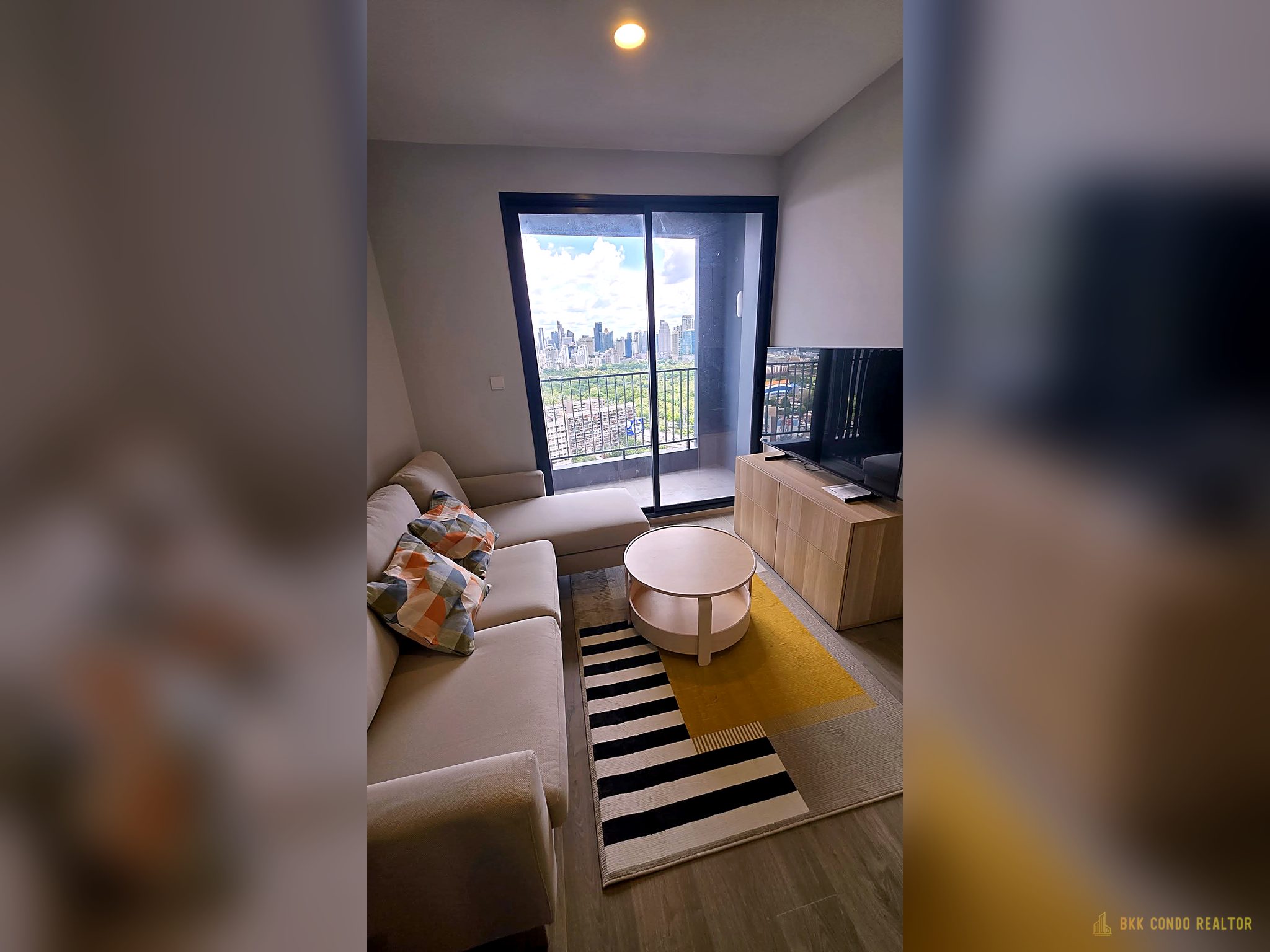 1-Bedroom Condo for Rent at THE CROWN Residences (39 sqm) — Lumphini MRT