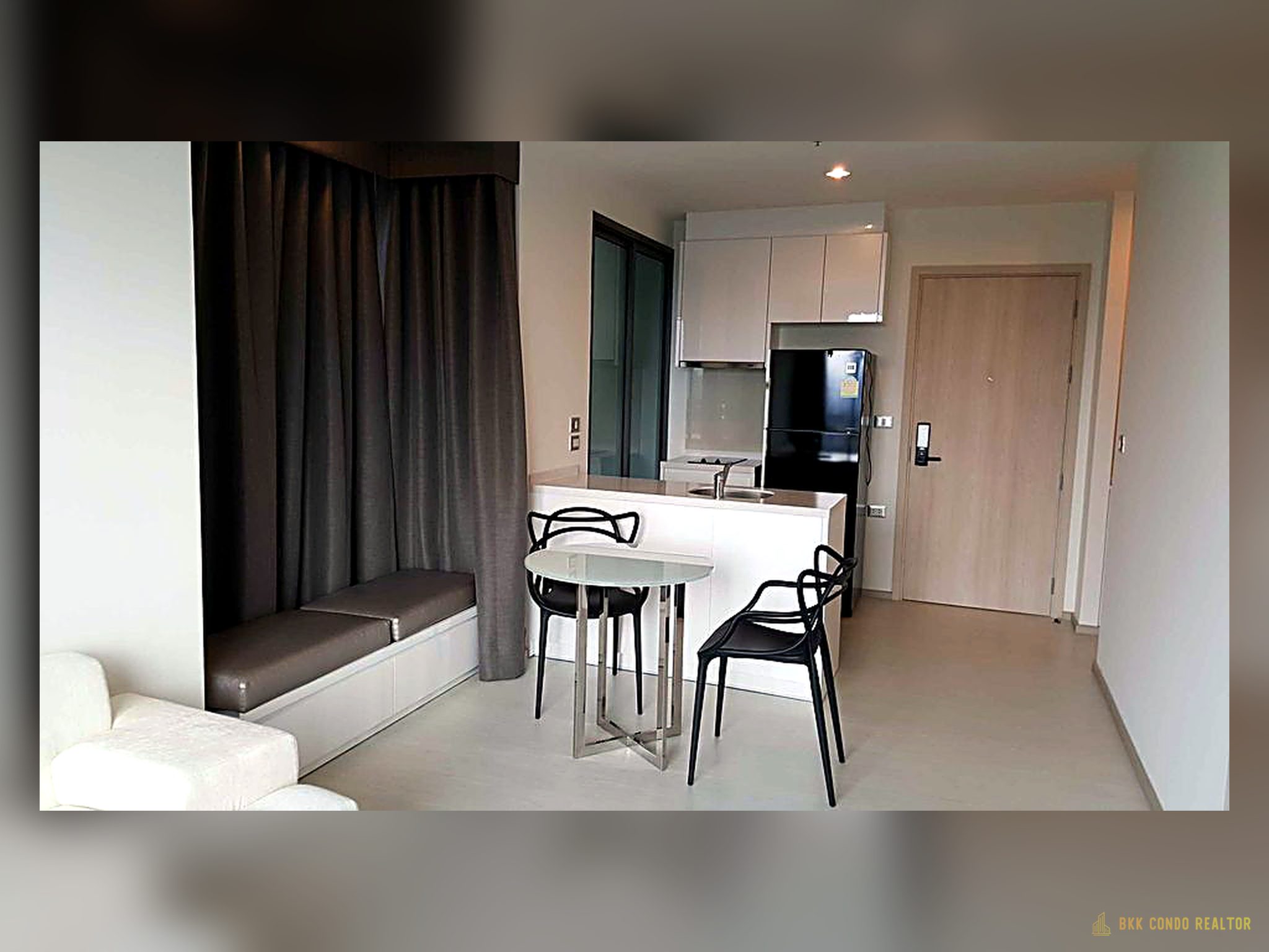 1-Bedroom Condo for Rent at Rhythm Sukhumvit 42 (48 sqm) — Ekkamai BTS
