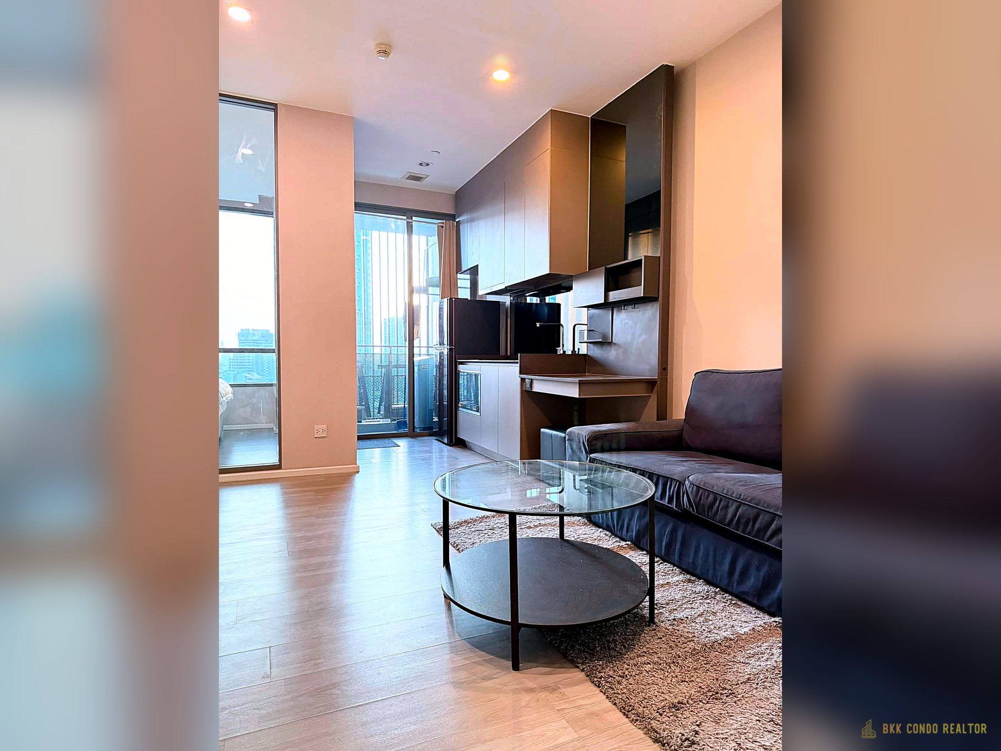 1-Bedroom Condo for Rent at The Room Sukhumvit 69 (37.5 sqm) — Phra Khanong BTS