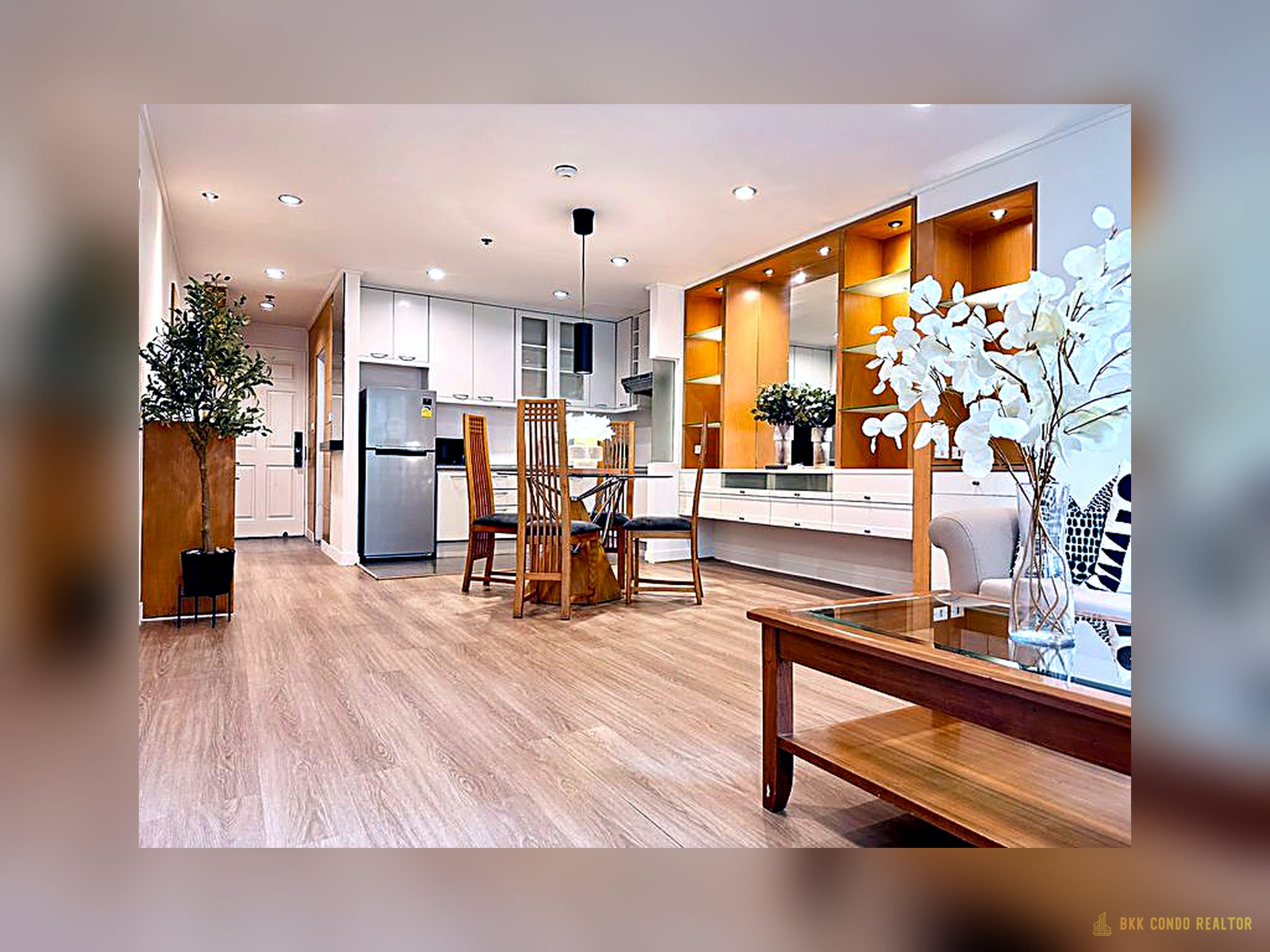 2-Bedroom Condo for Rent at The Royal Place 1 (84 sqm) — Ratchadamri BTS