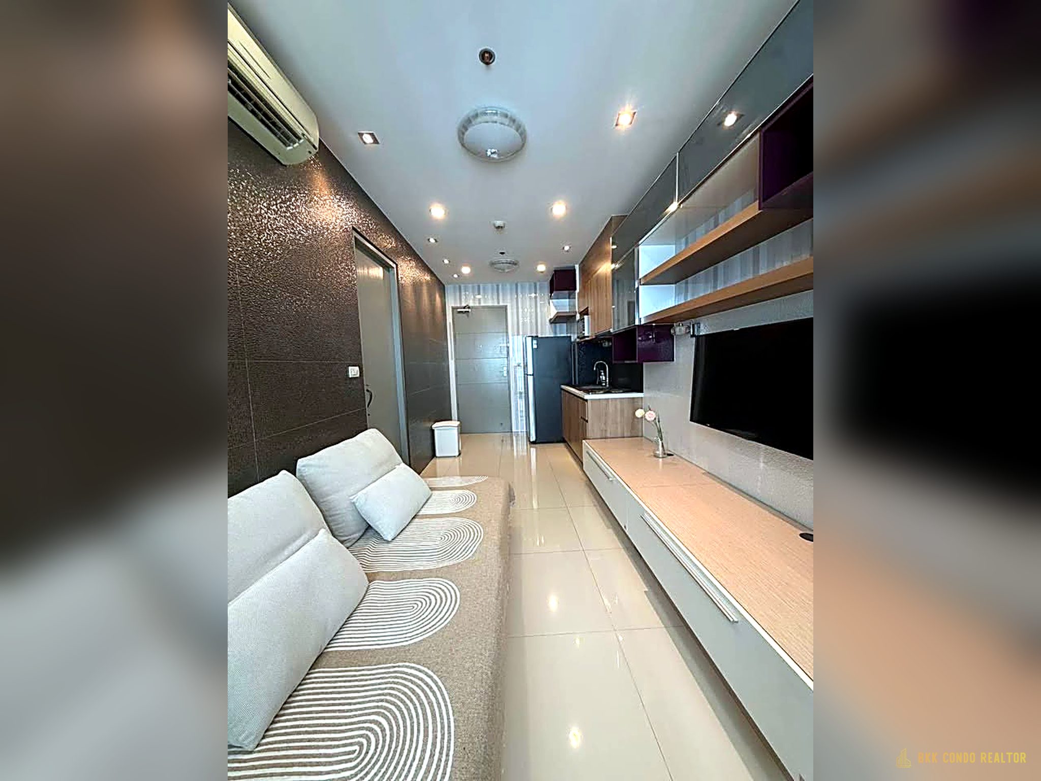 02-living_room-54 1-Bedroom Condo for Rent at IDEO Mix Sukhumvit 103 (35 sqm) — Udom Suk BTS