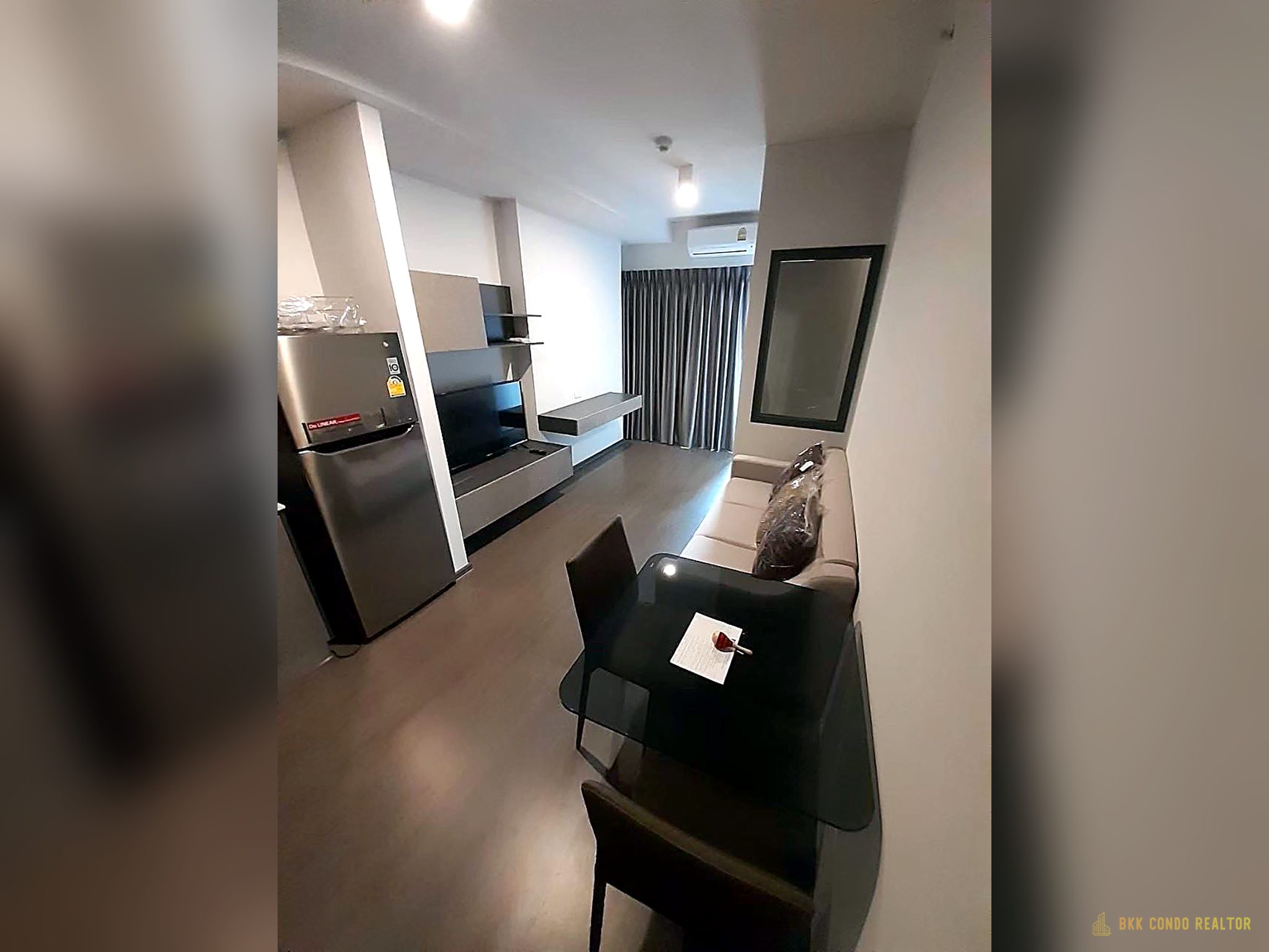 02-living_room-56 1-Bedroom Condo for Rent at Ideo Phahol-Jatujak (35 sqm) — Saphan Khwai BTS