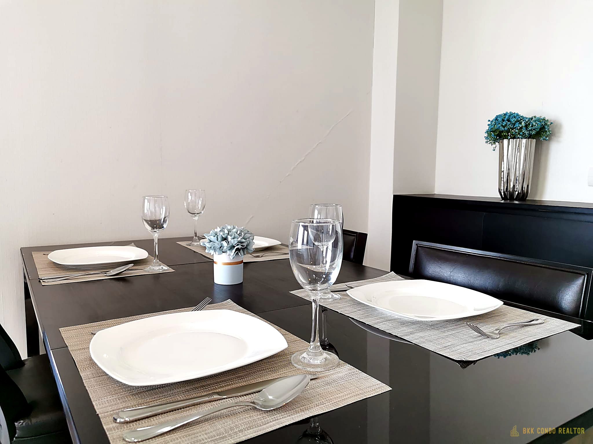2-Bedroom Condo for Rent at Rhythm 44/1 (68 sqm) — Phra Khanong BTS