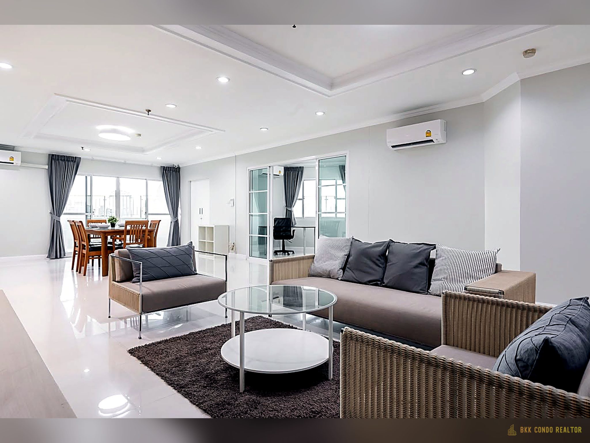 02-living_room-71 3-Bedroom Condo for Rent at Fiftyfif Tower (223 sqm) — Thonglor BTS