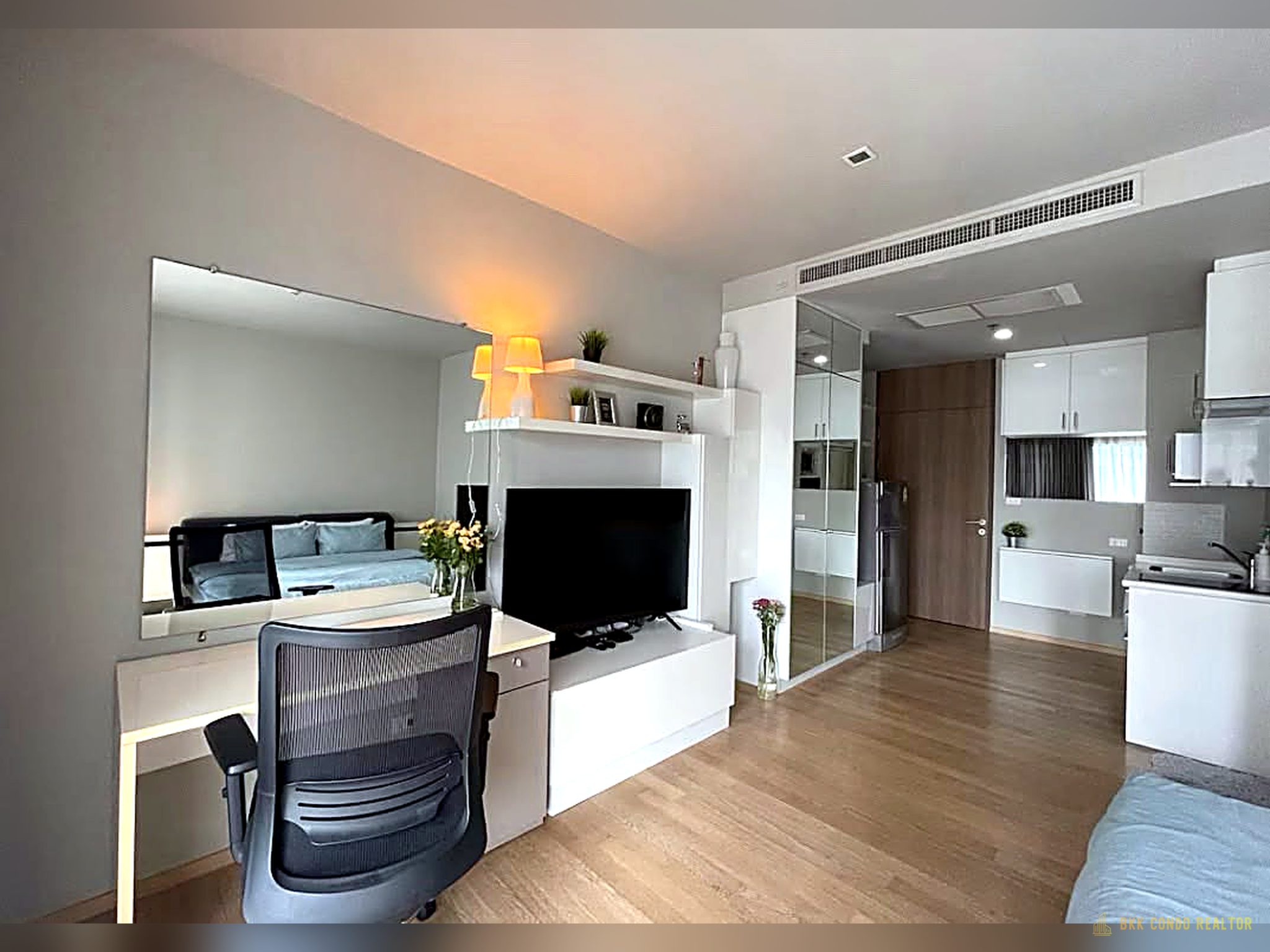 Studio Condo for Rent at Noble Refine Sukhumvit 26 (32 sqm) — Phrom Phong BTS