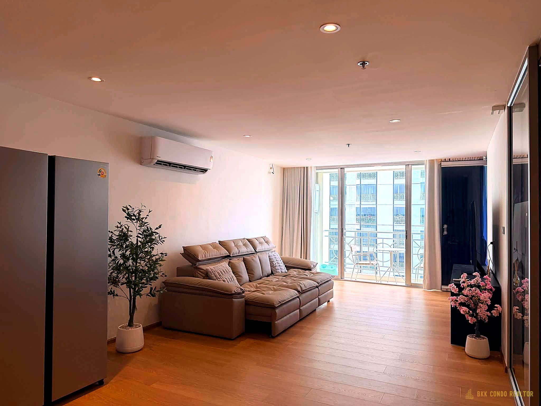 02-living_room-80 2-Bedroom Condo for Rent at Asoke Place (80 sqm) — Asoke BTS