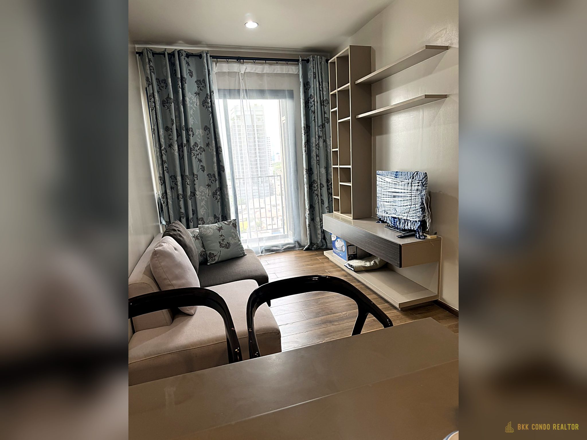 1-Bedroom Condo for Rent at Onyx Phaholyothin (40.48 sqm) — Saphan Khwai BTS