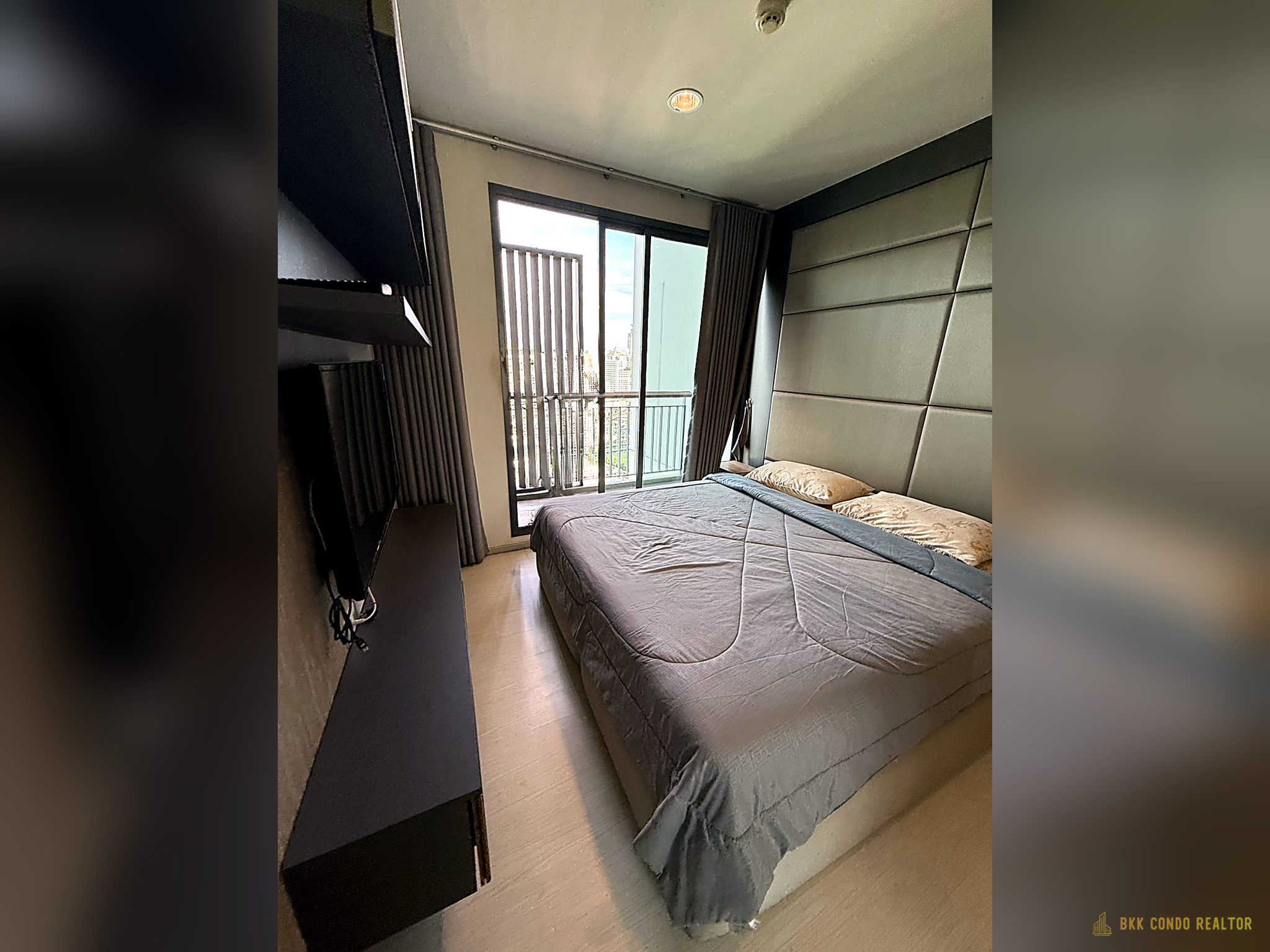 1-Bedroom Condo for Rent at Rhythm Sukhumvit 42 (45 sqm) — Ekkamai BTS