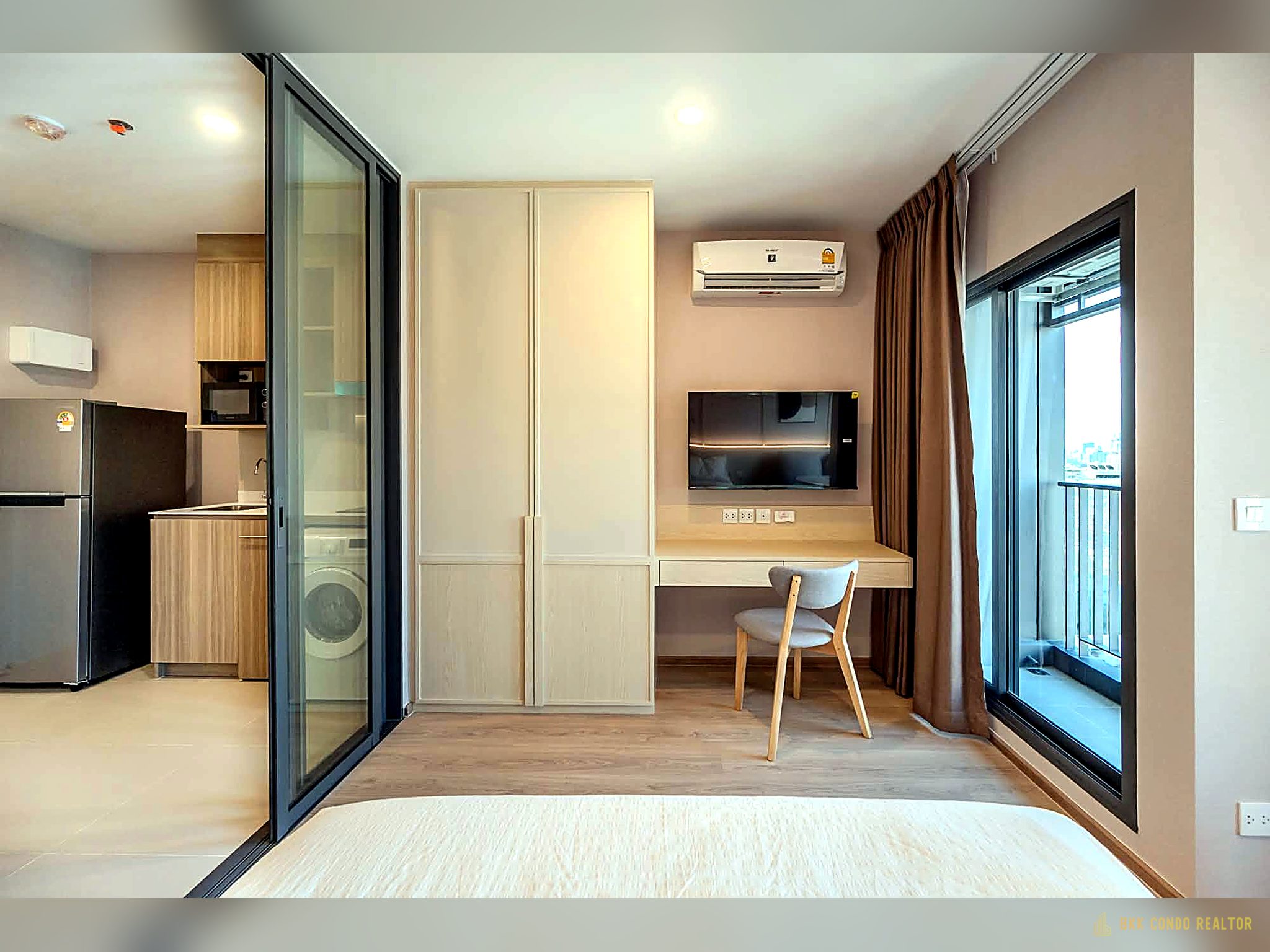 03-bedroom-140 Studio Condo for Rent at Life Rama4 – Asoke (27 sqm) — Queen Sirikit MRT